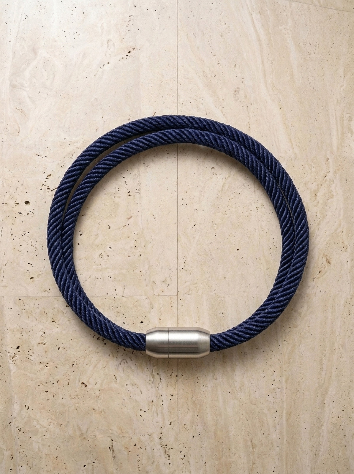 Azul-marinho | Pulseira de cordão Chioggia azul-marinho – peça sozinha vista de cima
