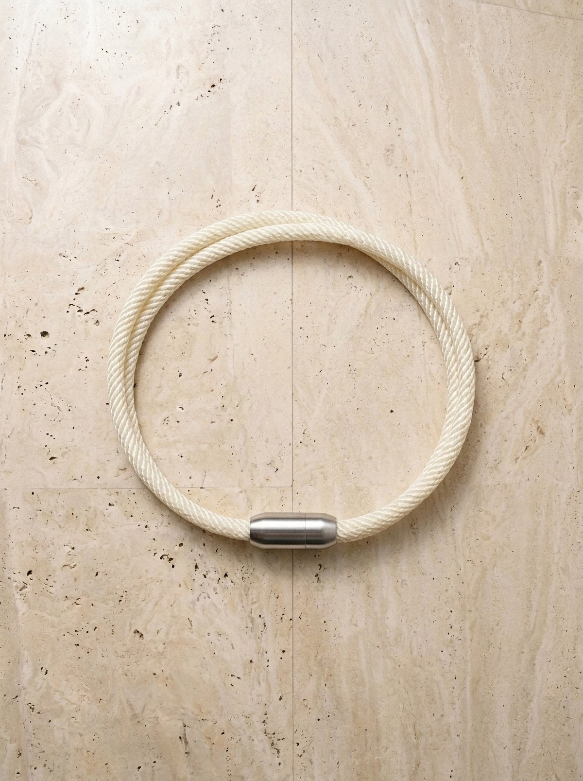 Branco | Pulseira de cordão Chioggia branco – peça sozinha vista de cima