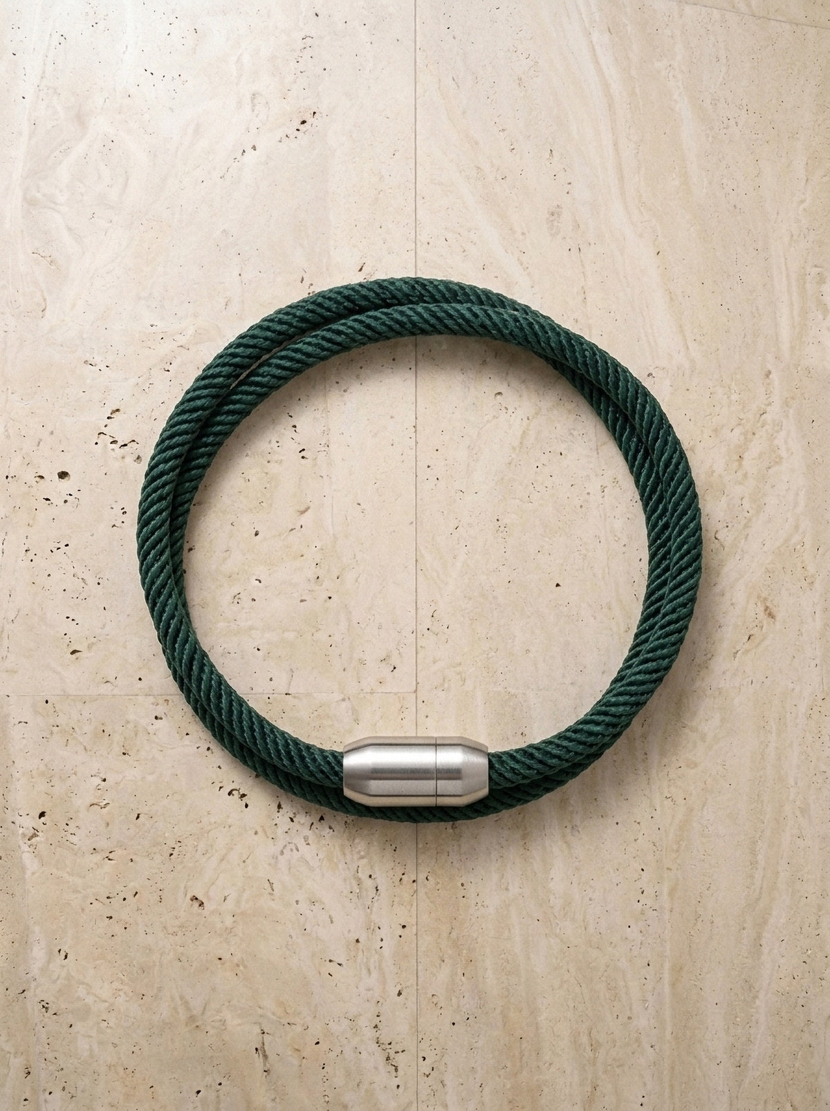 Verde | Pulseira de cordão Chioggia verde – peça sozinha vista de cima