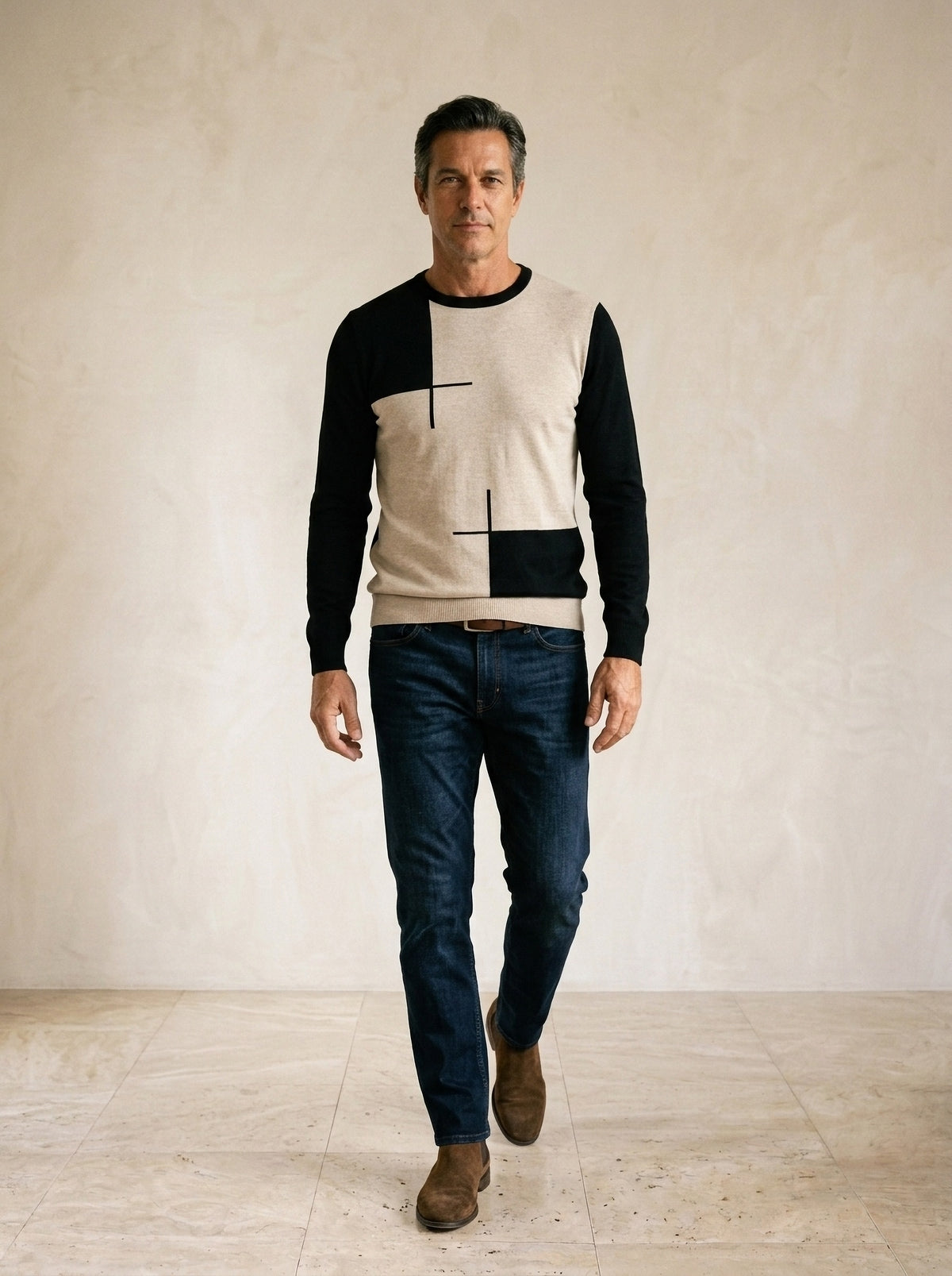 Preto | Suéter de algodão Conegliano preto – corpo inteiro, modelo caminhando