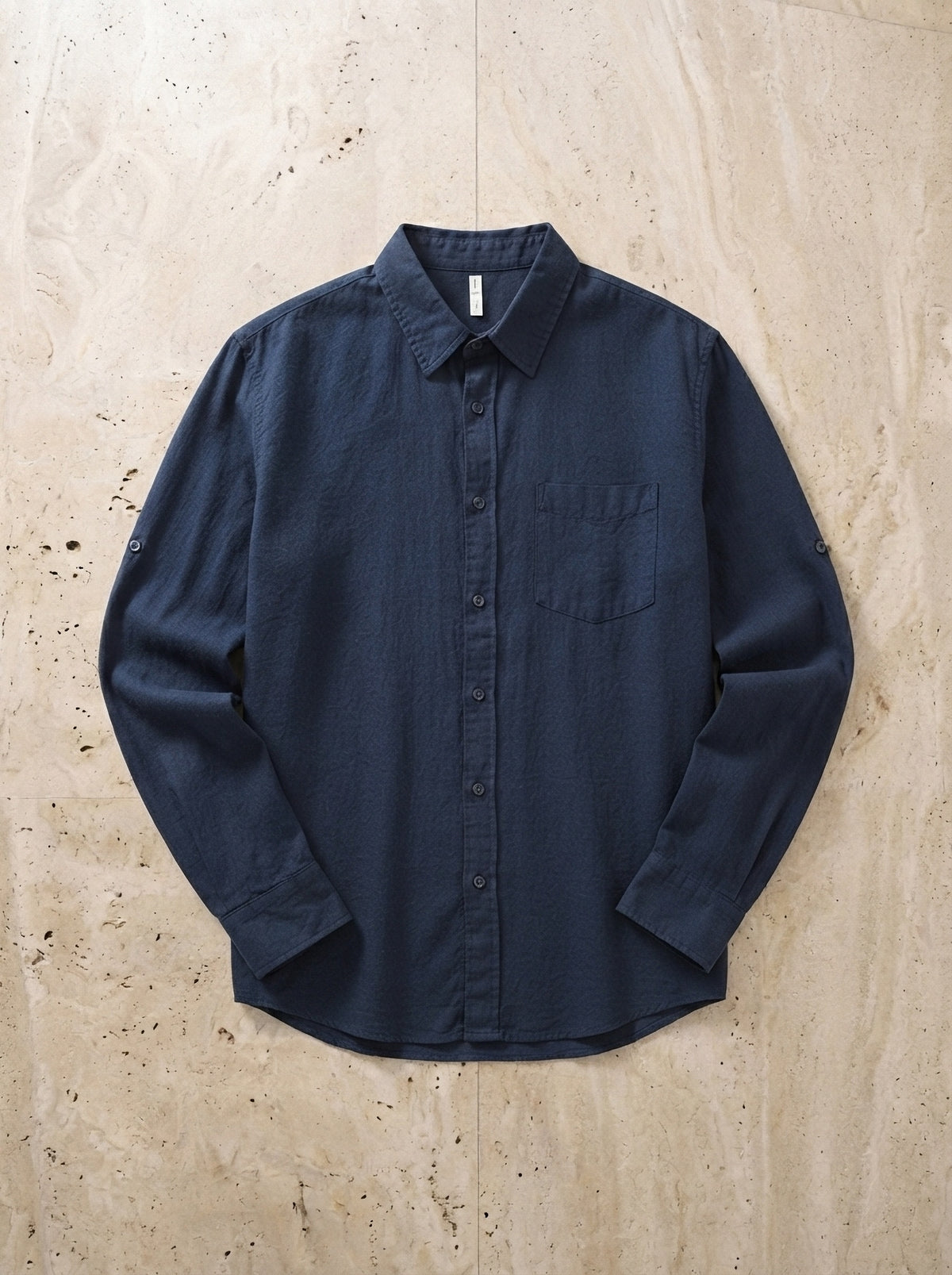 Azul-marinho | Camisa de linho Cremona azul-marinho – peça sozinha vista de cima
