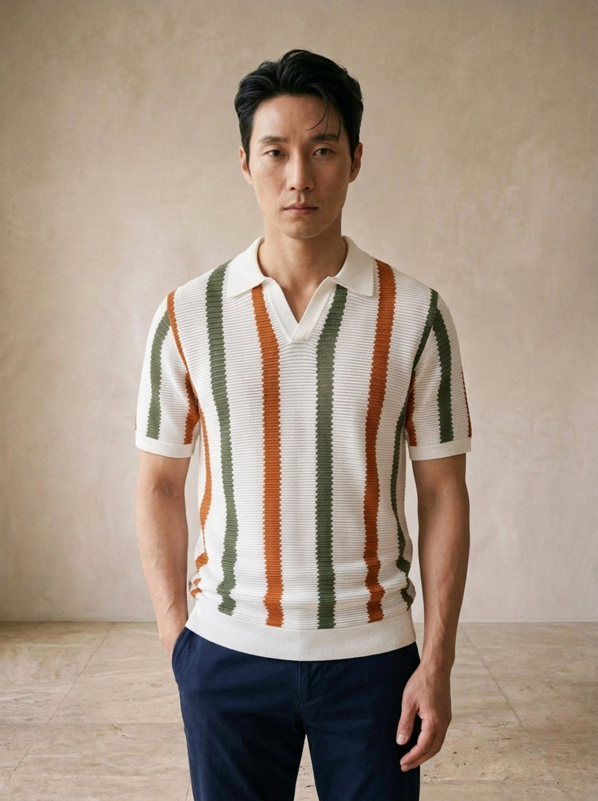Branco | Camisa polo de tricô listrada Deauville branco – vista de frente, recorte próximo