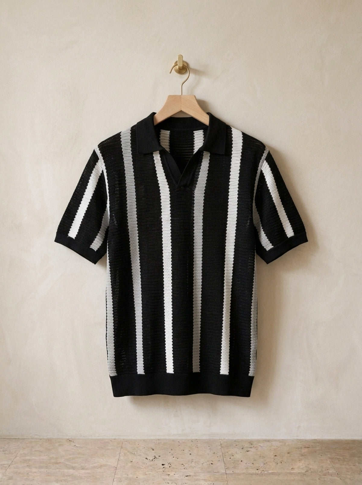 Preto | Camisa polo de tricô listrada Deauville preto – peça sozinha, foto de produto