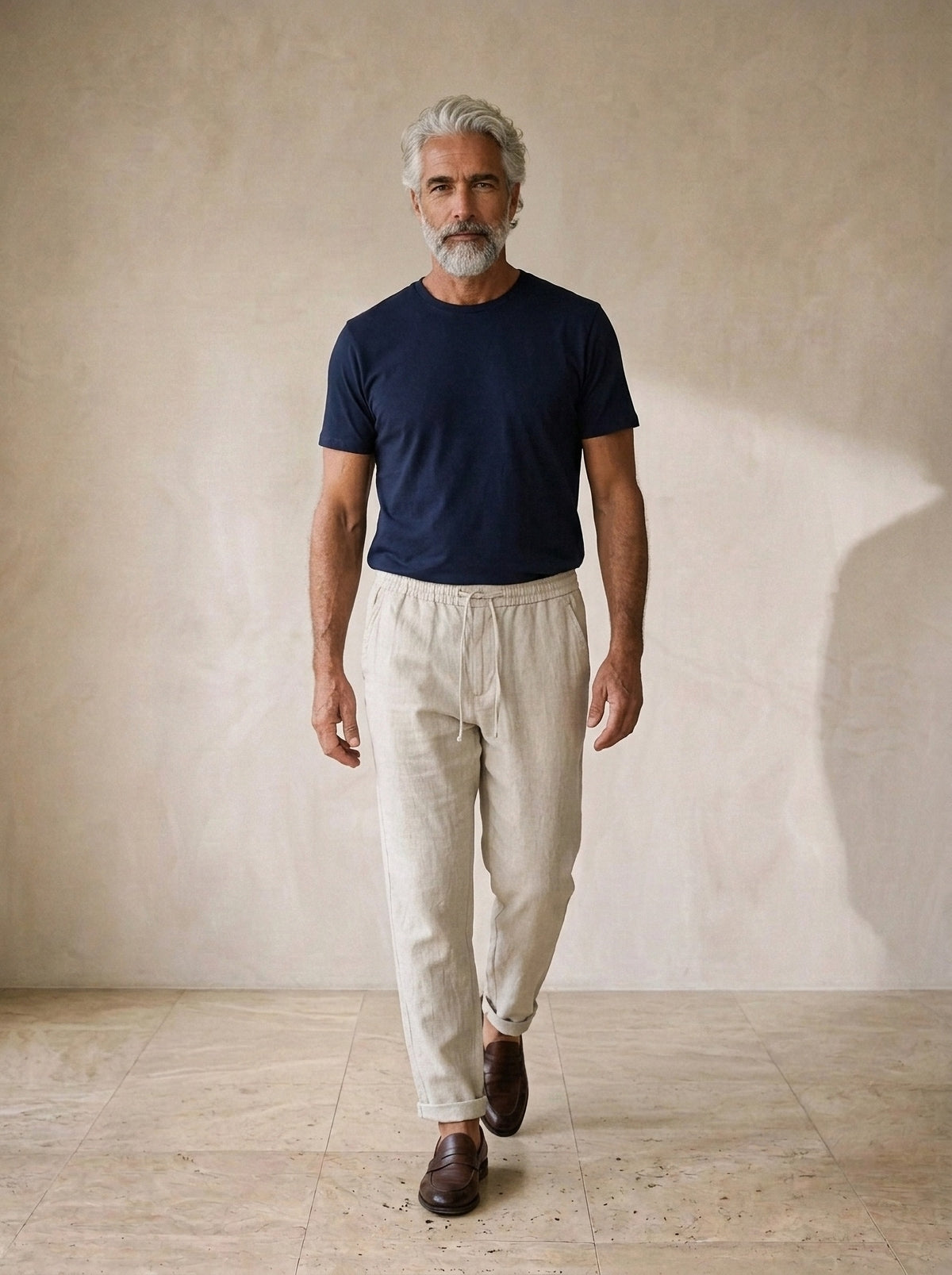 Caqui | Calça de linho Debrecen caqui – corpo inteiro, modelo caminhando