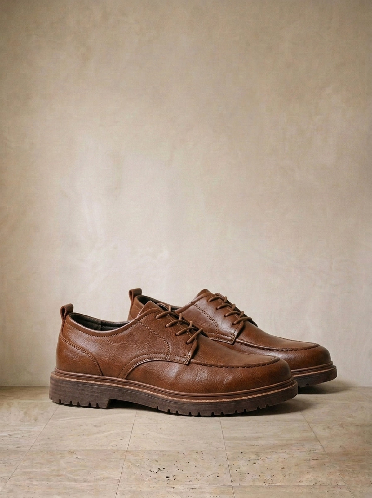 Marrom | Sapato social de couro Dozza marrom – par de lado, foto de produto