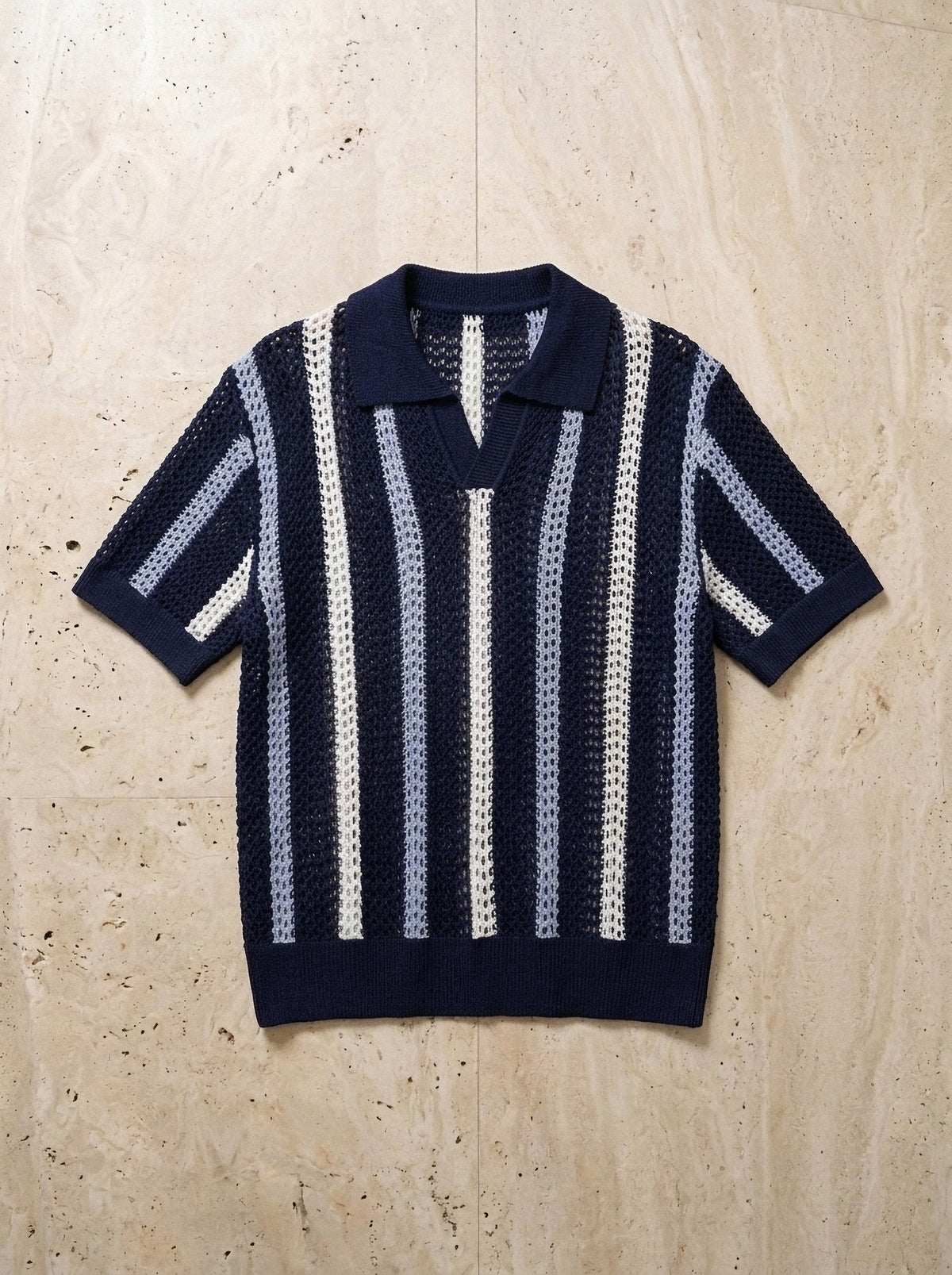 Azul | Camisa de crochê Dubrovnik azul – peça sozinha vista de cima