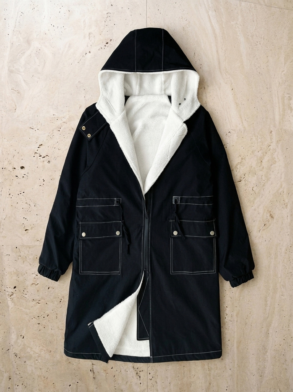 Preto | Parka longa com capuz Echternach preto – peça sozinha vista de cima