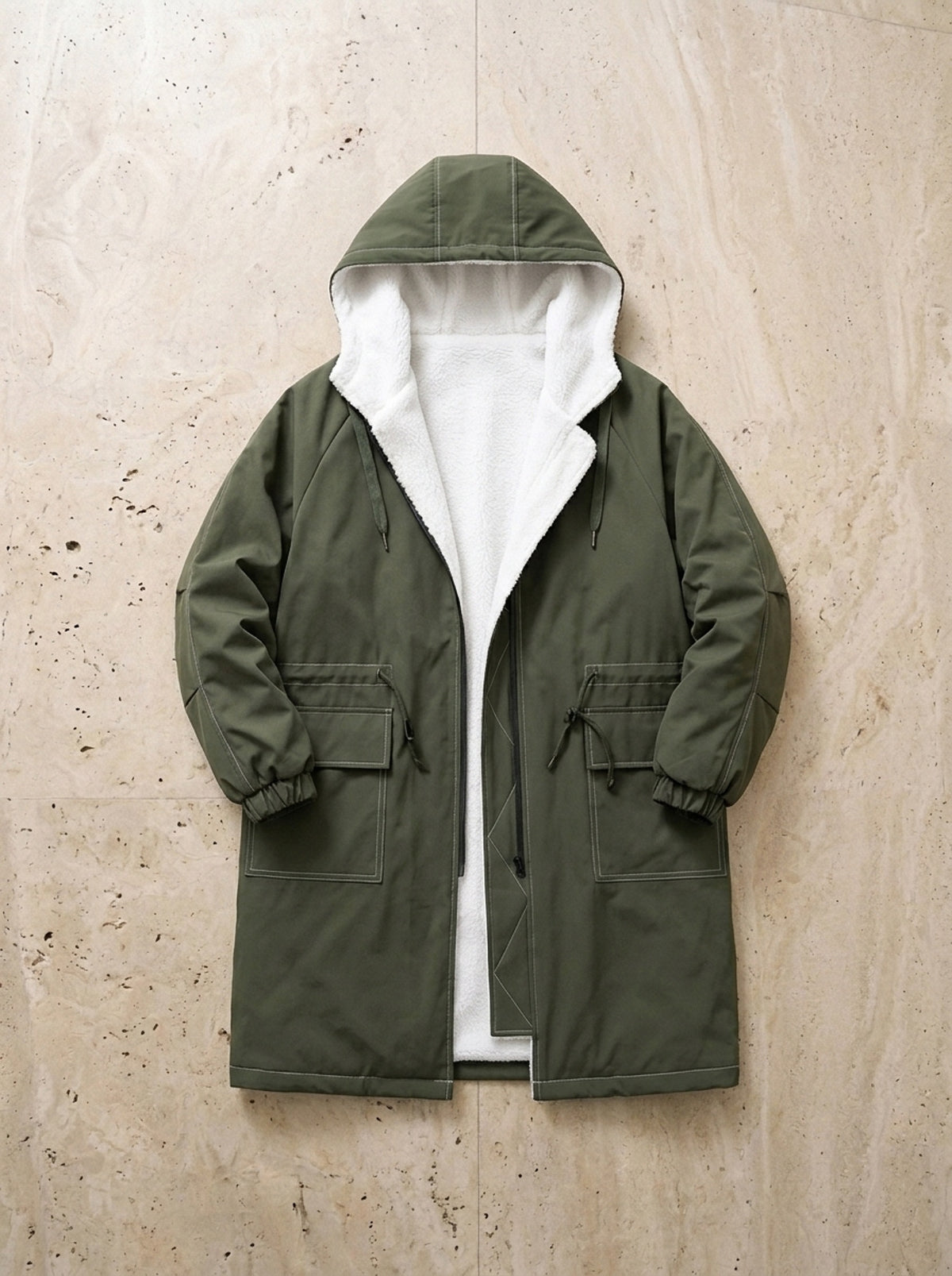 Verde-militar | Parka longa com capuz Echternach verde-militar – peça sozinha vista de cima
