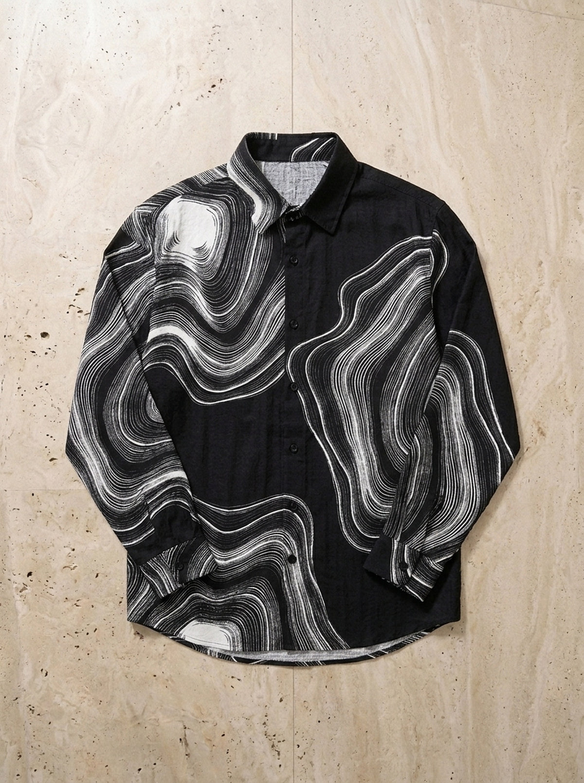 Preto | Camisa estampa ondulada Eger preto – peça sozinha vista de cima