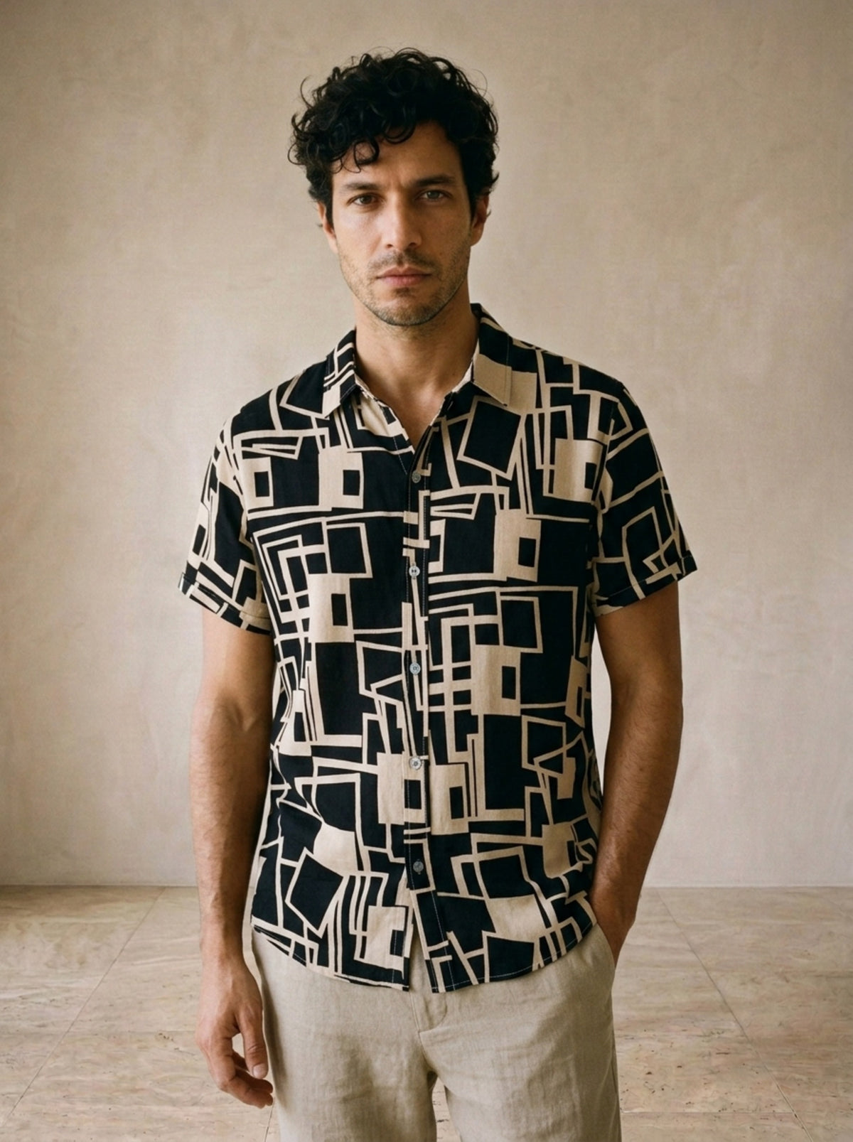 Camisa estampa geométrica Estepona – vista de frente, recorte próximo