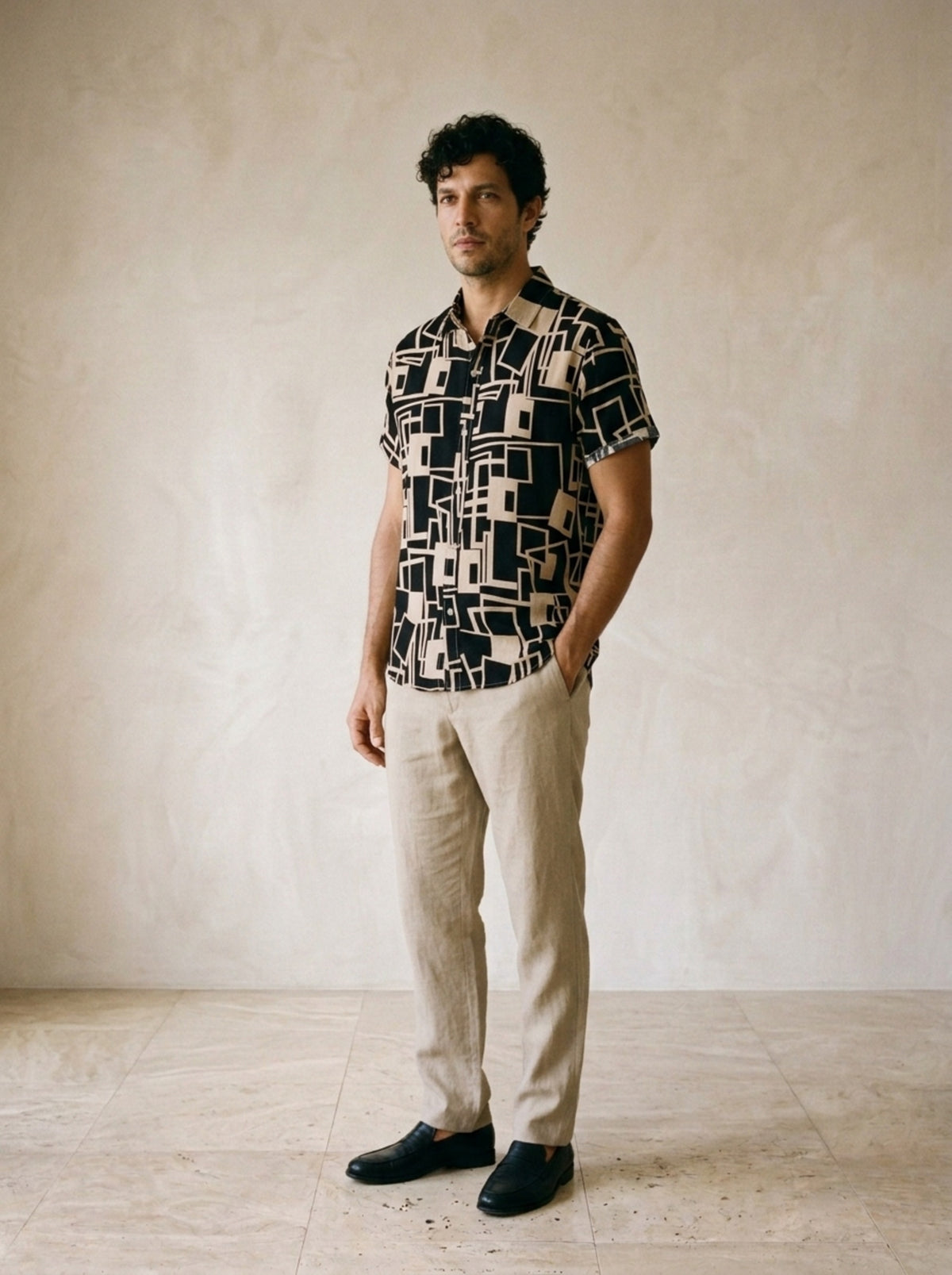 Camisa estampa geométrica Estepona – vista três quartos
