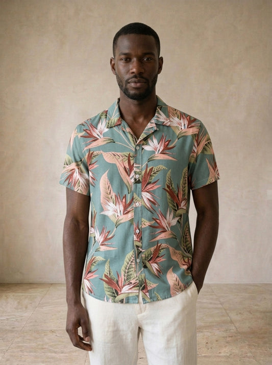 Camisa tropical Èze – vista de frente, recorte próximo