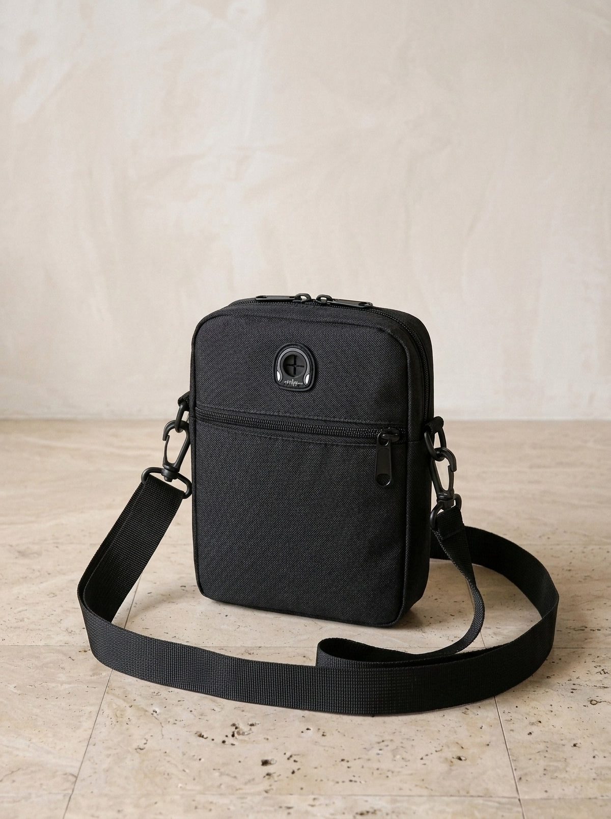 Preto | Bolsa de ombro de lona Fano preto – vista três quartos