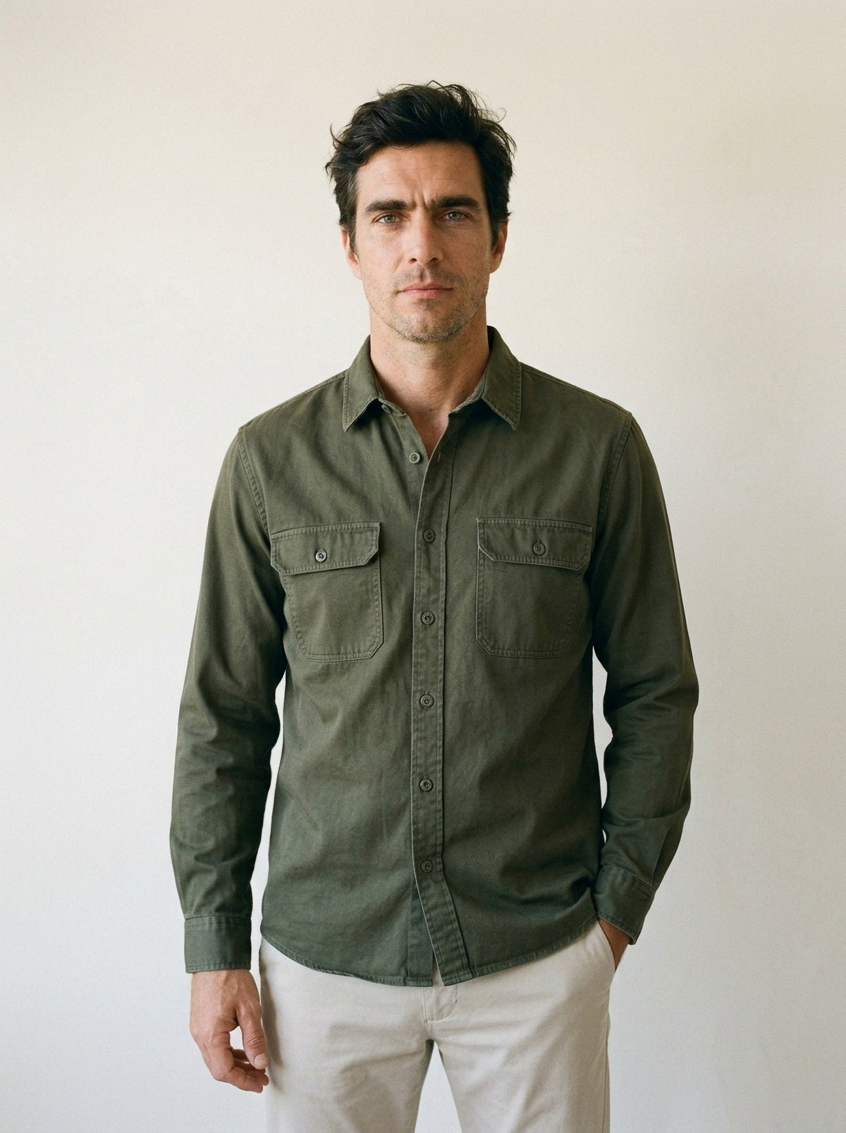 Verde | Camisa social slim Faro verde – vista de frente, recorte próximo