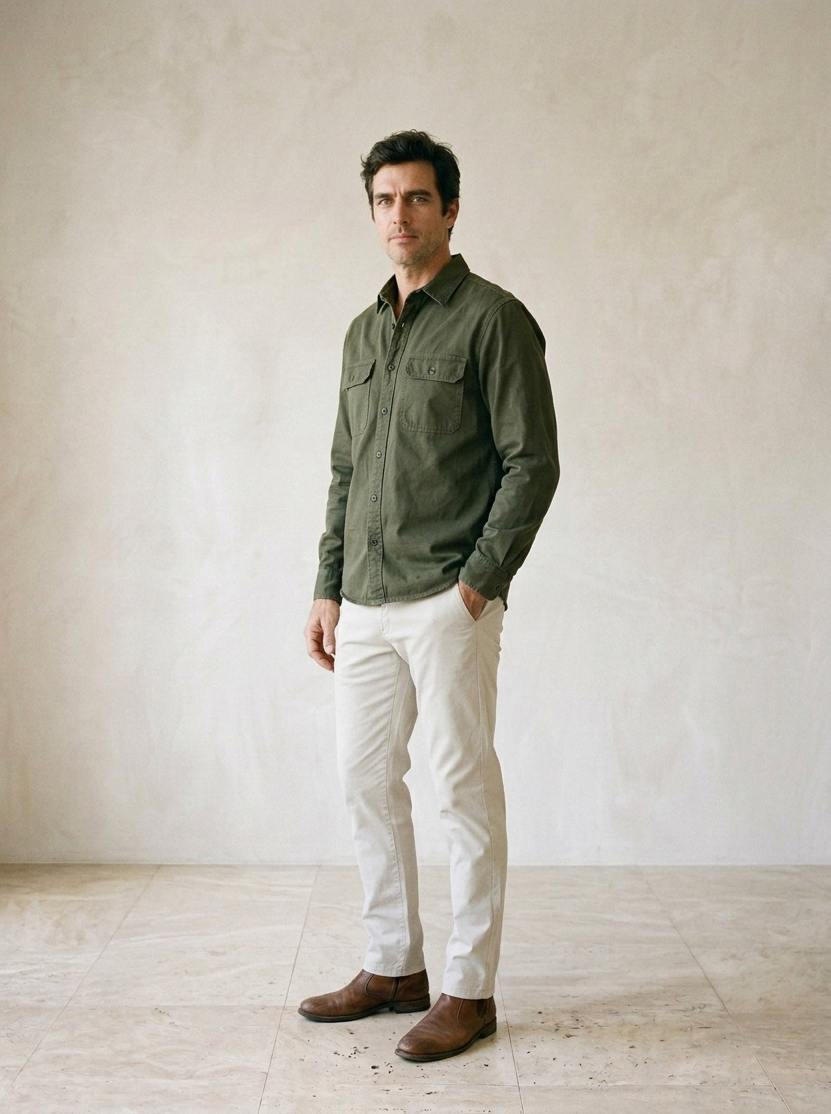 Verde | Camisa social slim Faro verde – vista três quartos