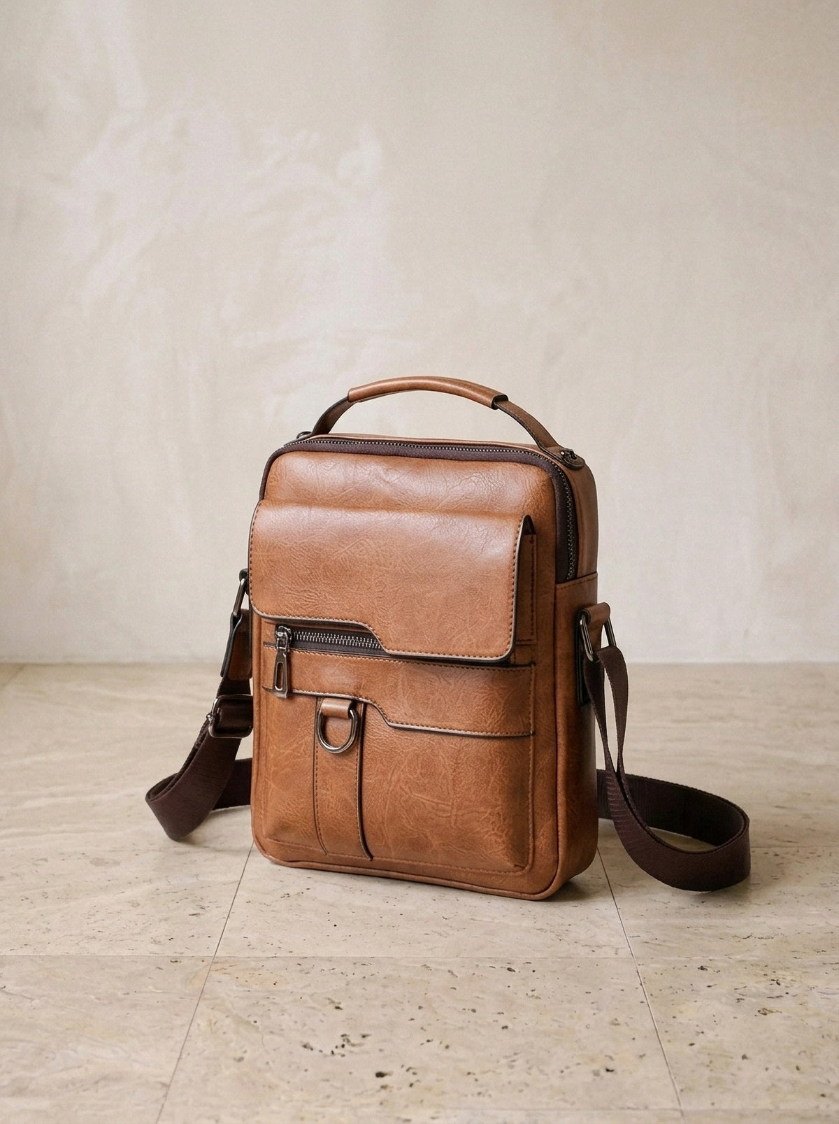 Marrom | Bolsa de ombro de couro Fiesole marrom – vista três quartos