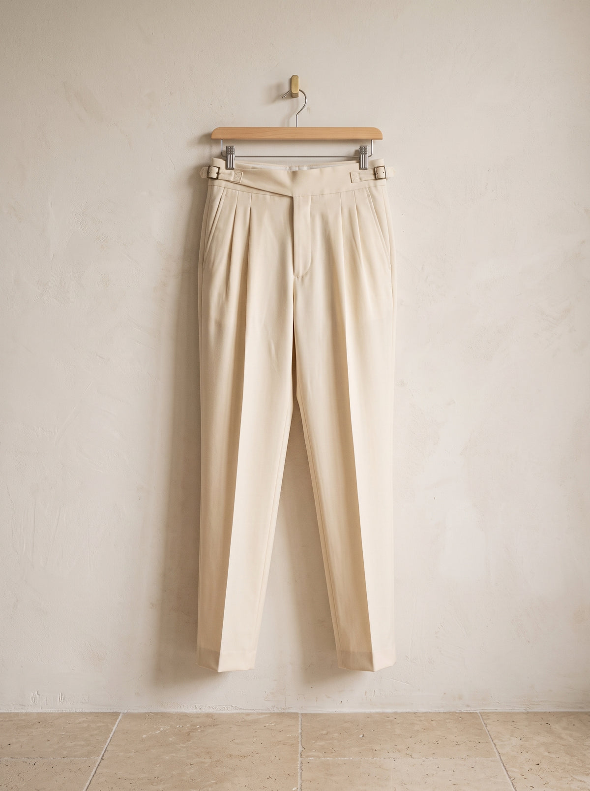 Bege | Calça cós alto com pregas e fivela Gaeta bege – peça sozinha, foto de produto