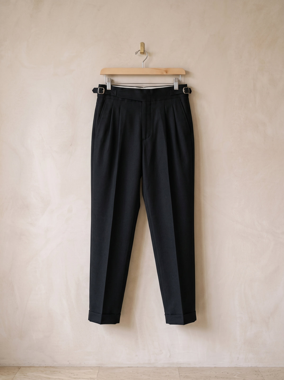 Preto | Calça cós alto com pregas e fivela Gaeta preto – peça sozinha, foto de produto