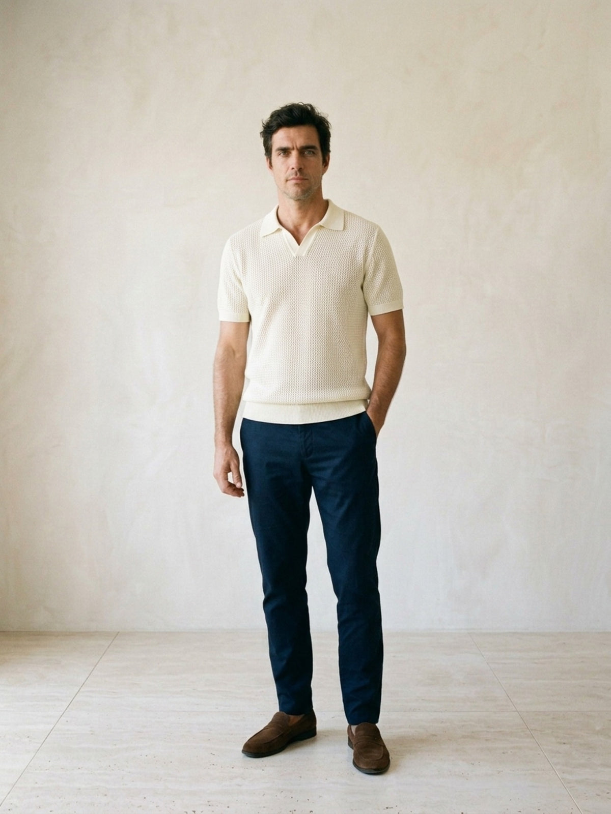 Branco | Camisa polo de tricô slim Sartong Genebra branca – vista de frente no modelo