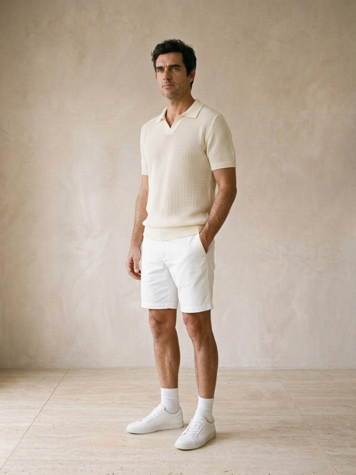 Branco | Camisa polo de tricô slim Sartong Genebra branca – look tênis com bermuda branca