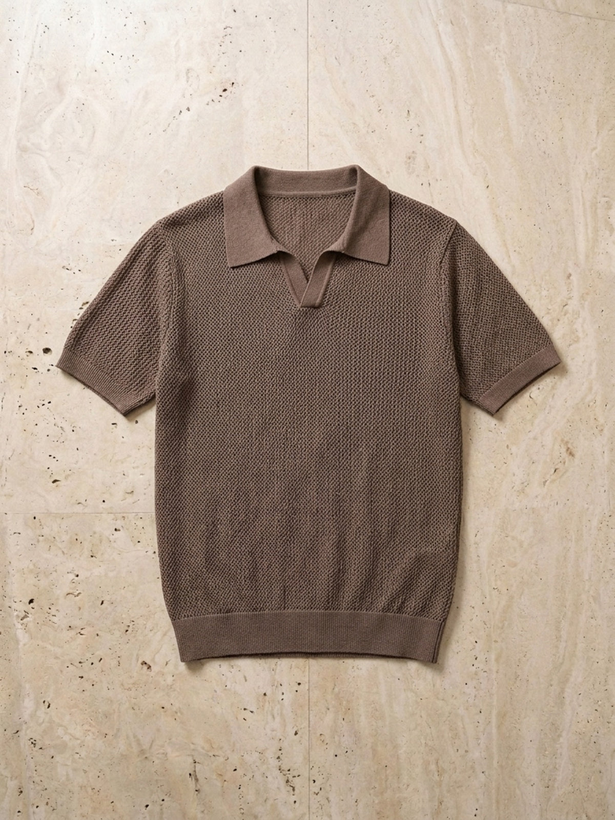Café | Camisa polo de tricô slim Sartong Genebra café – peça sozinha vista de cima
