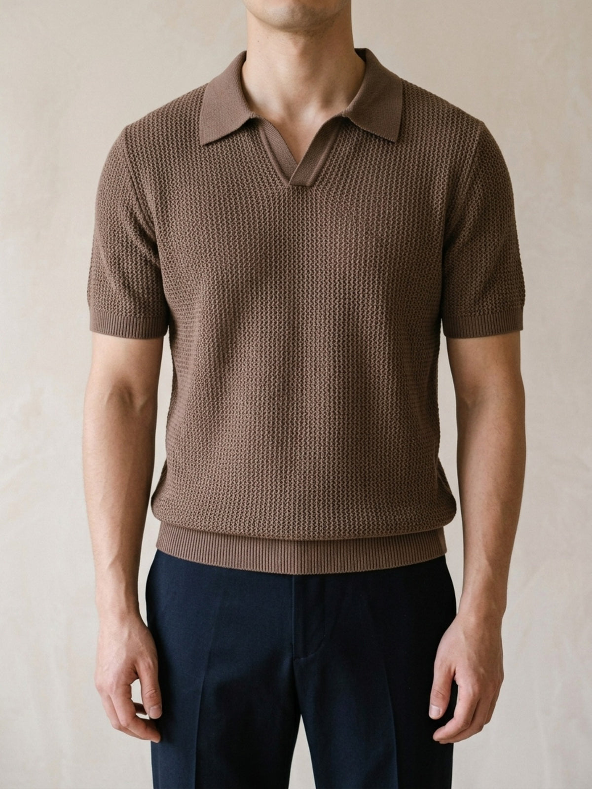 Café | Camisa polo de tricô slim Sartong Genebra café – peça no corpo, foto de produto
