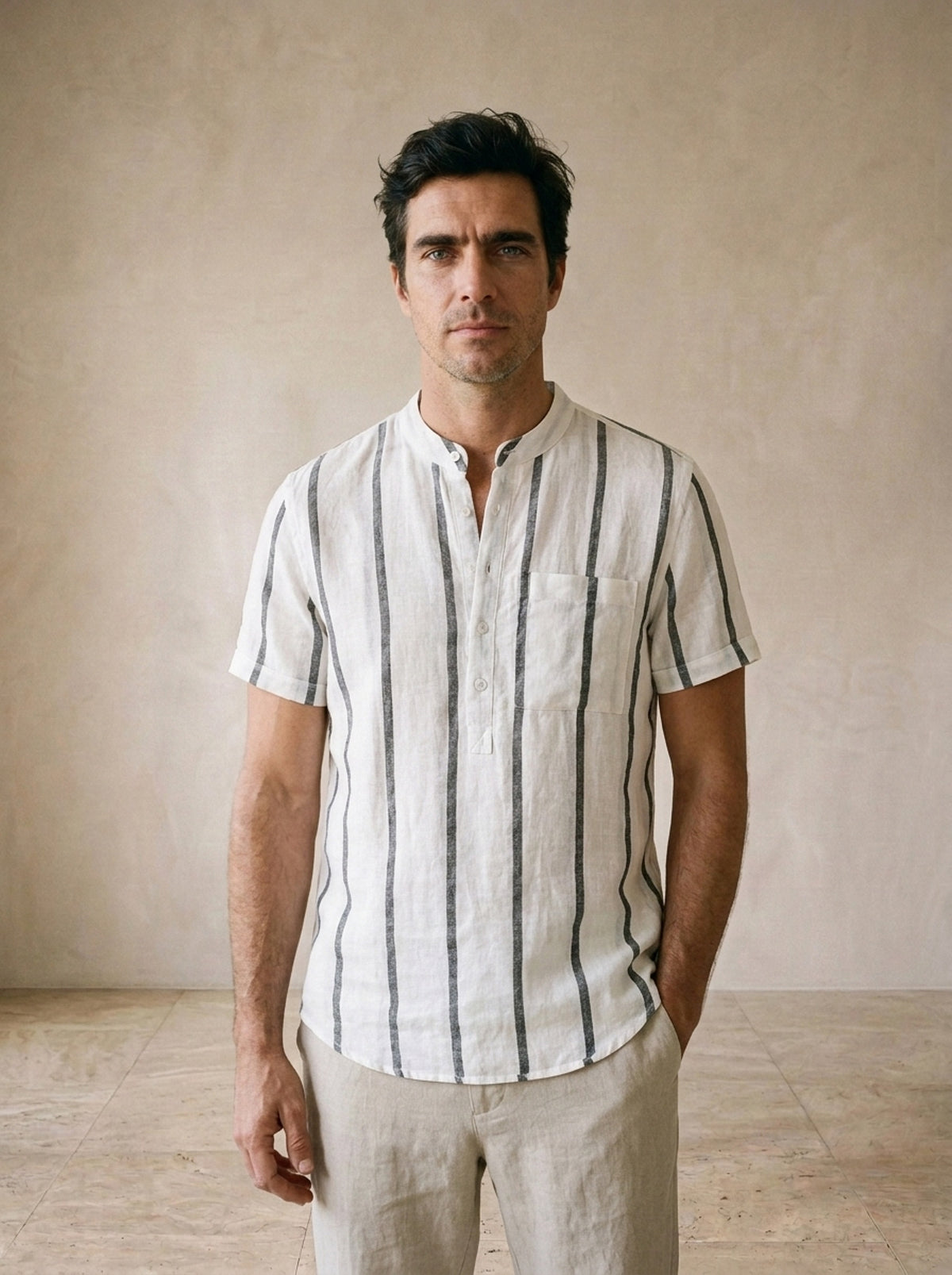 Branco | Camisa de linho gola padre Gordes branco – vista de frente, recorte próximo