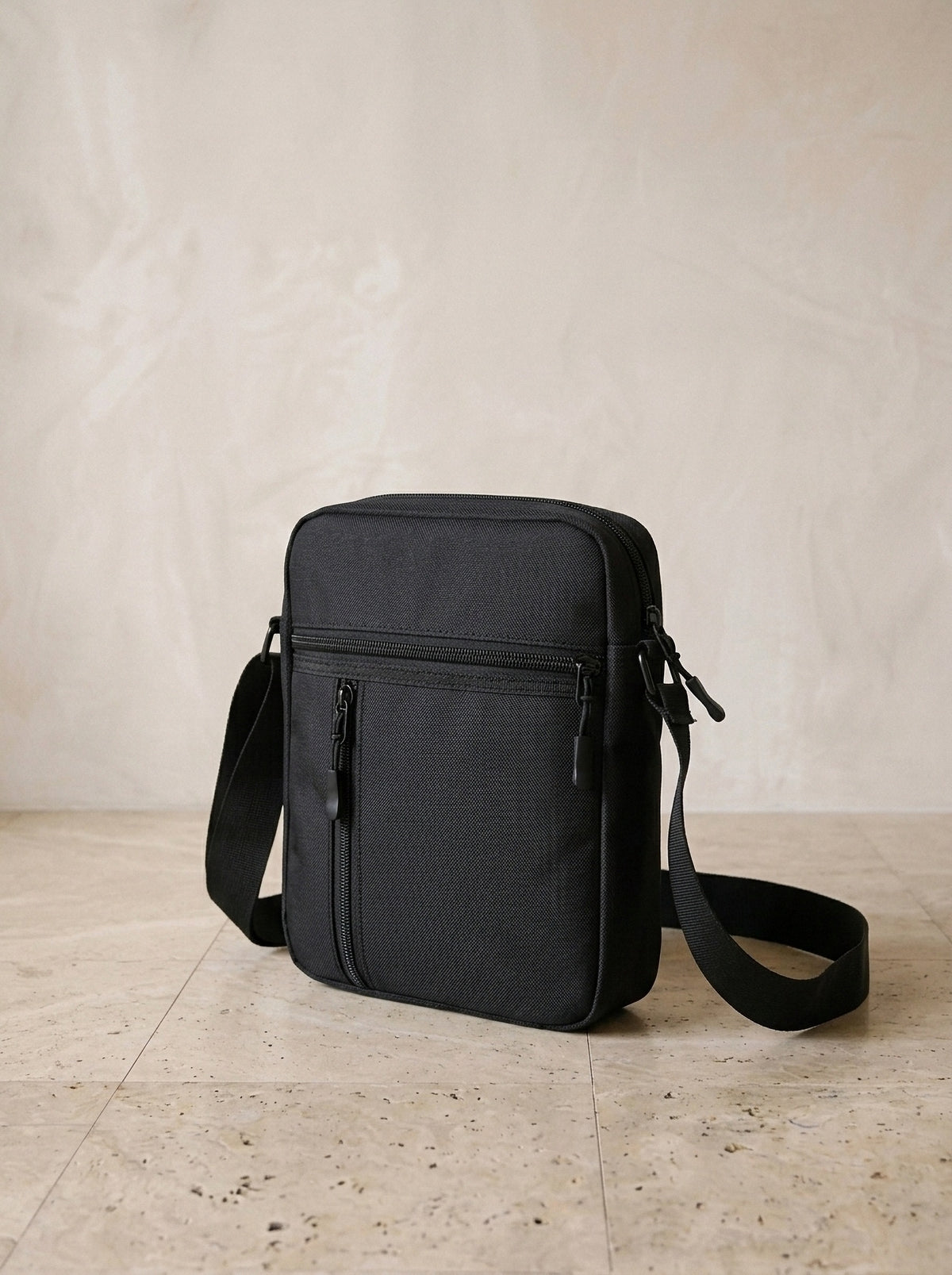 Preto | Bolsa de ombro de lona Gradara preto – vista três quartos