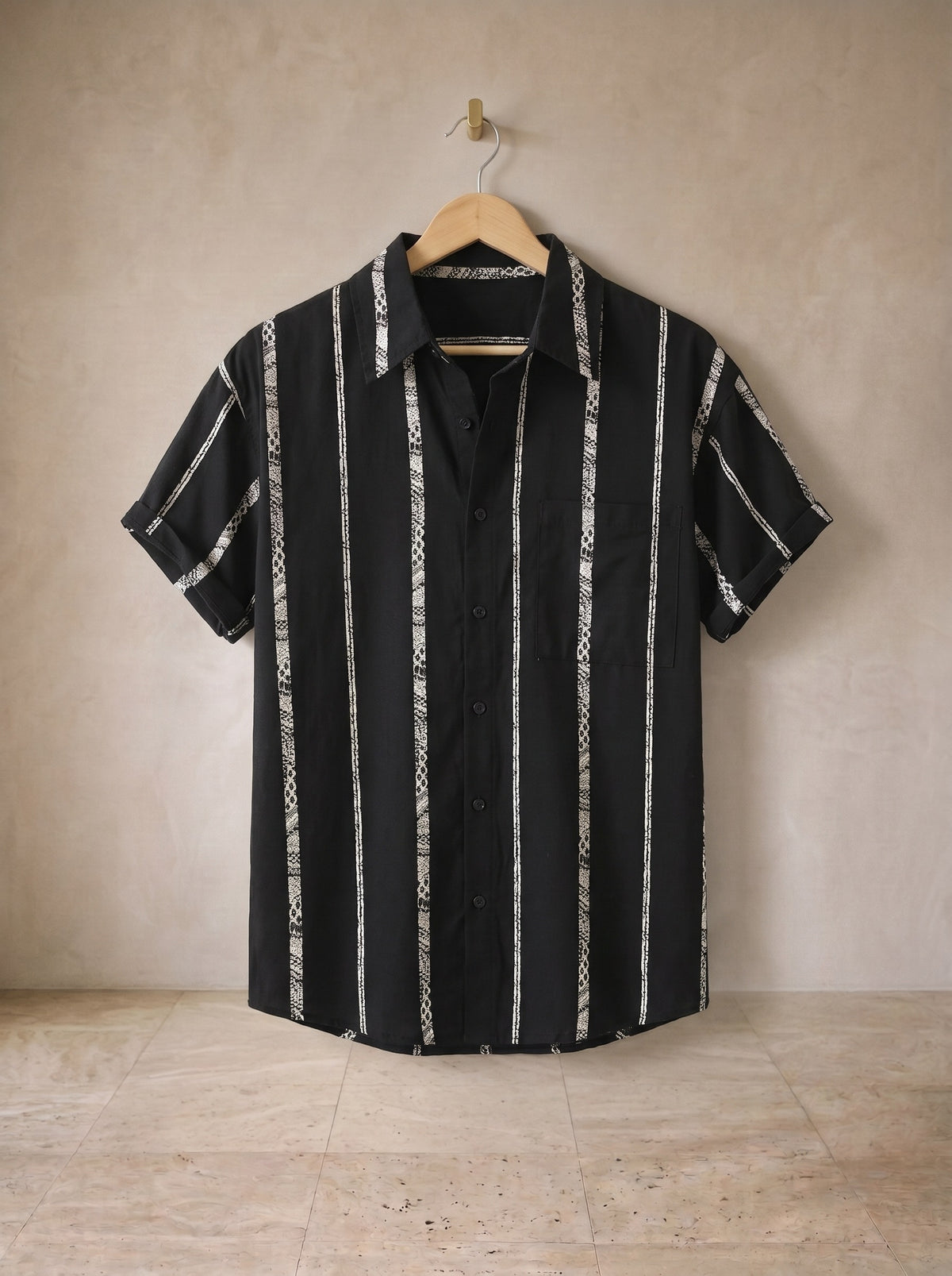 Preto | Camisa listrada gola aberta Granada preto – peça sozinha, foto de produto