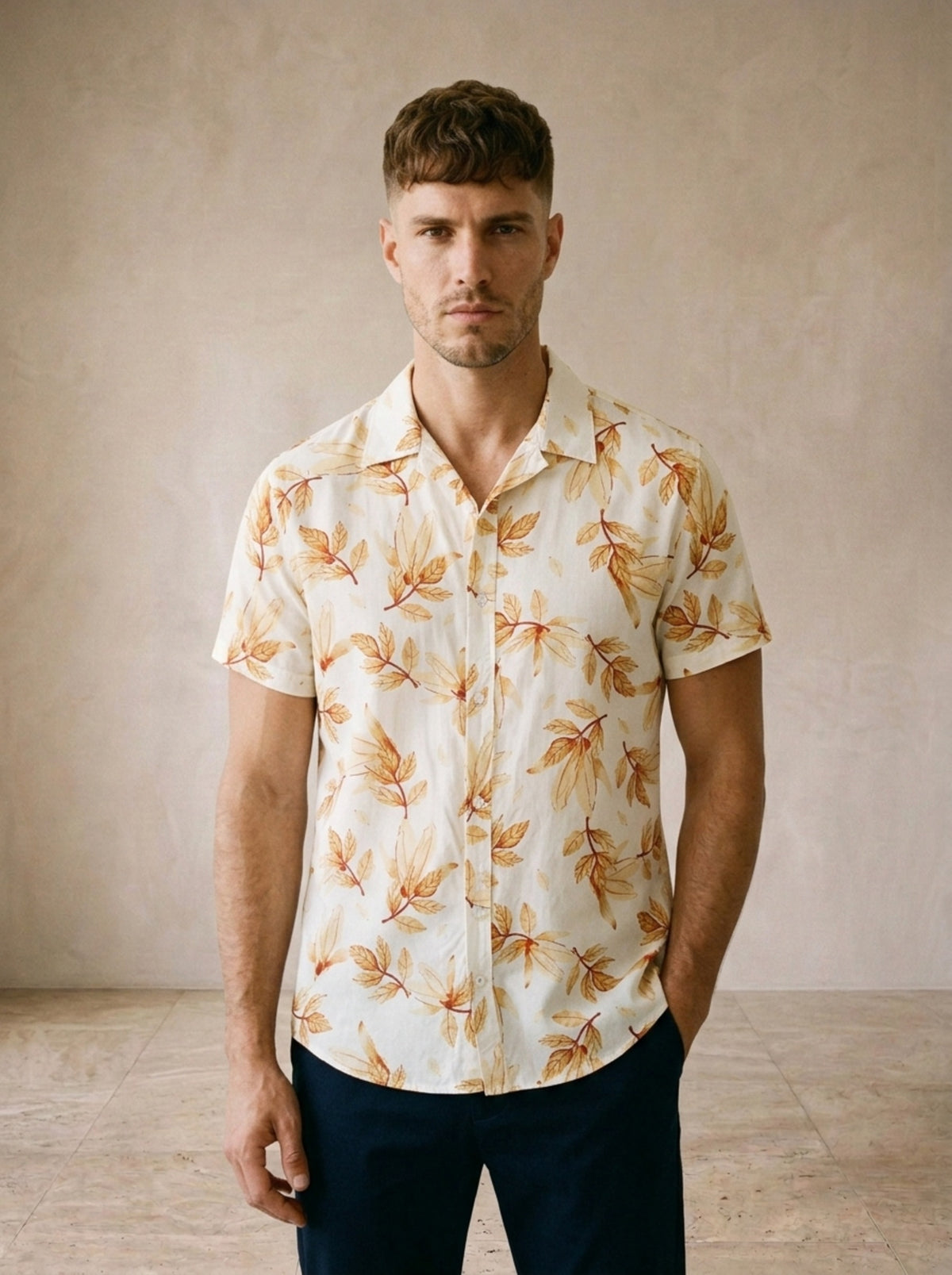 Branco | Camisa estampa de folhas Grenoble branco – vista de frente, recorte próximo