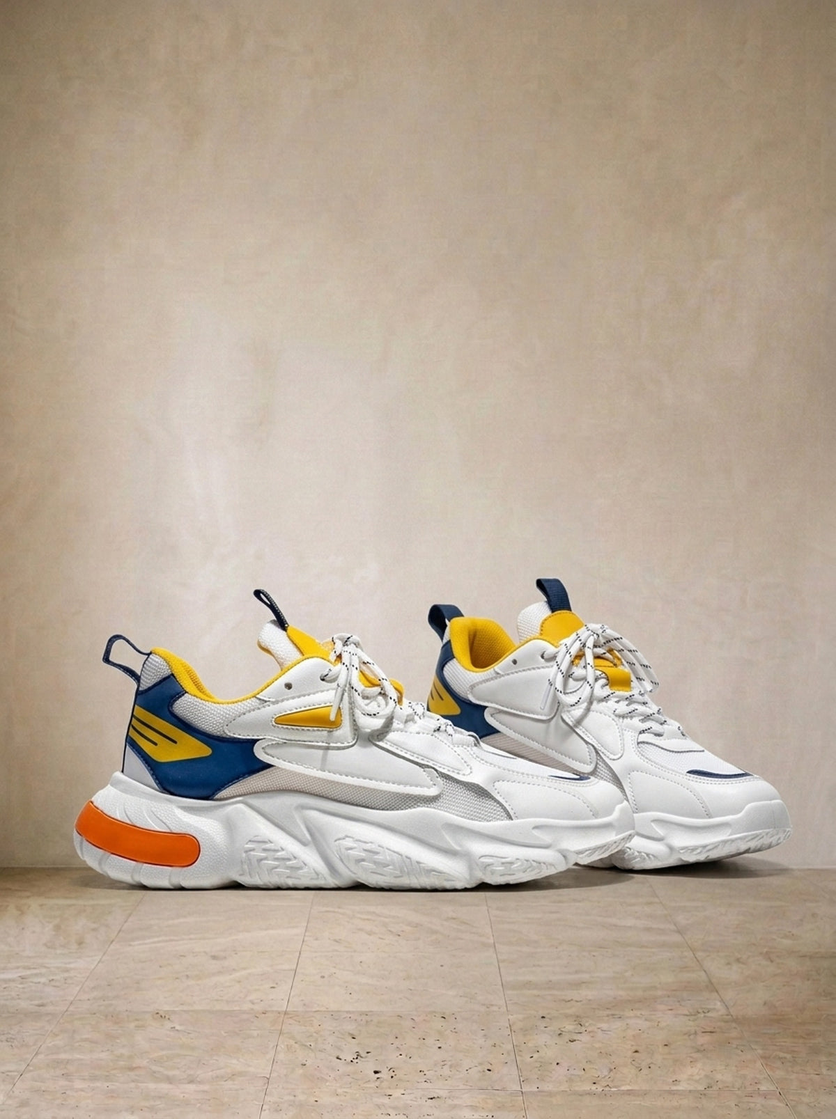 Branco com amarelo | Tênis casual Gstaad branco com amarelo – par de lado, foto de produto