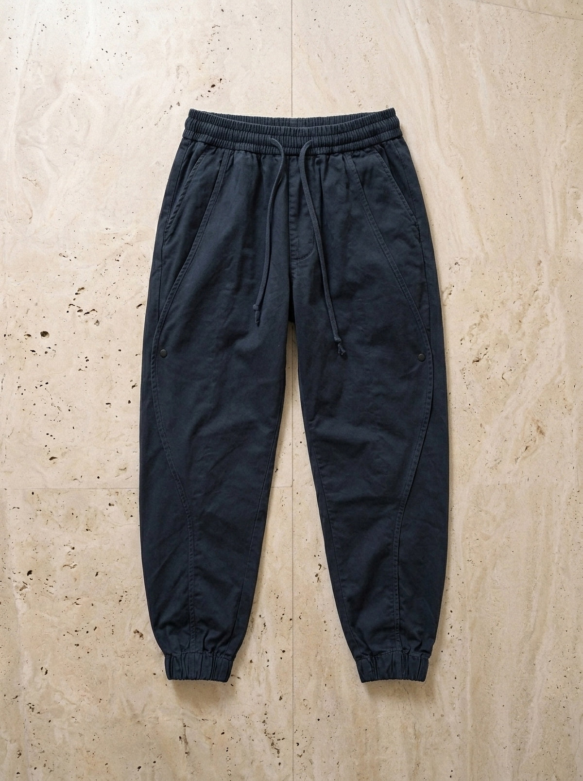 Azul-marinho | Calça jogger de algodão Guimarães azul-marinho – peça sozinha vista de cima