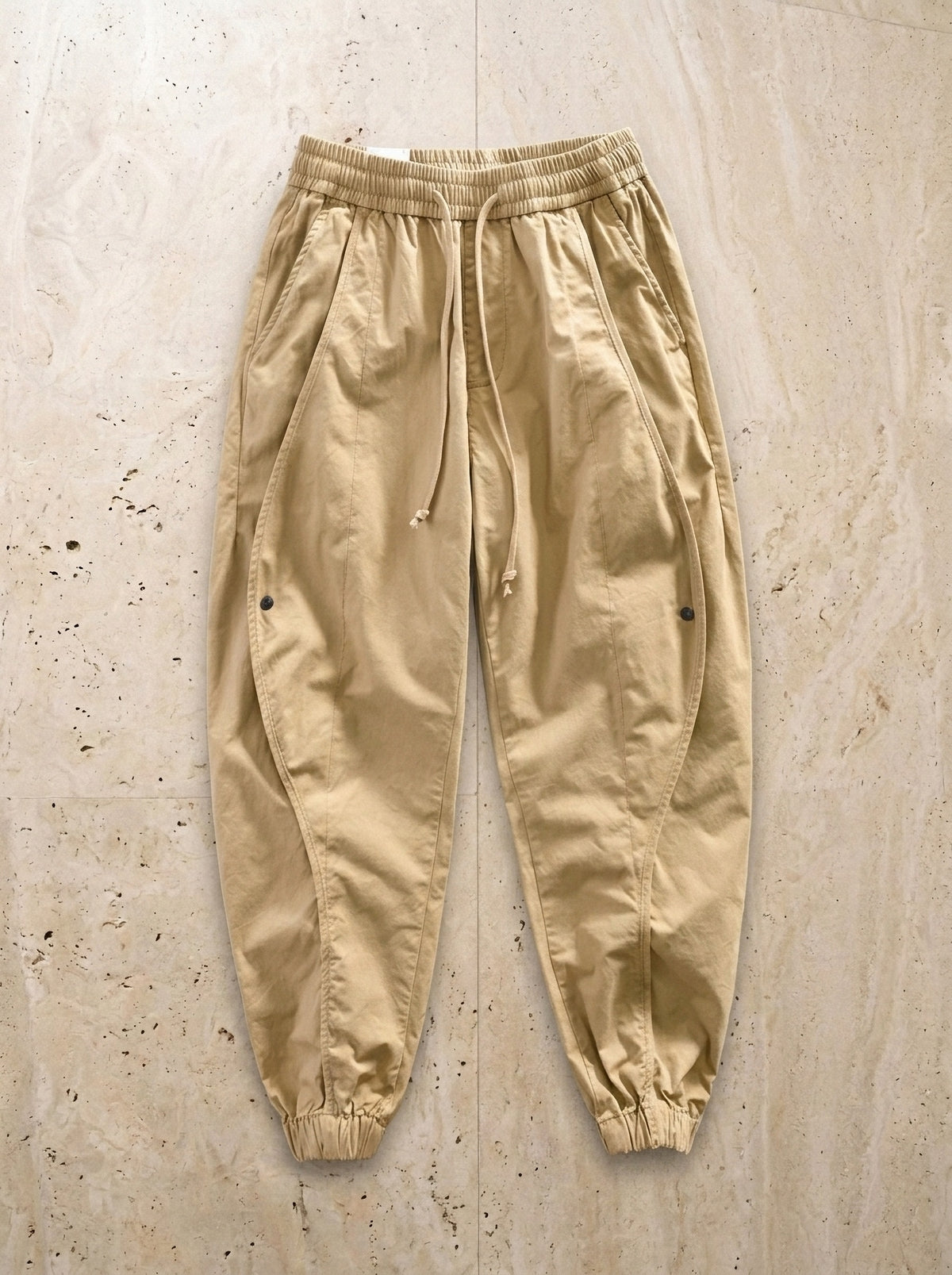 Caqui | Calça jogger de algodão Guimarães caqui – peça sozinha vista de cima