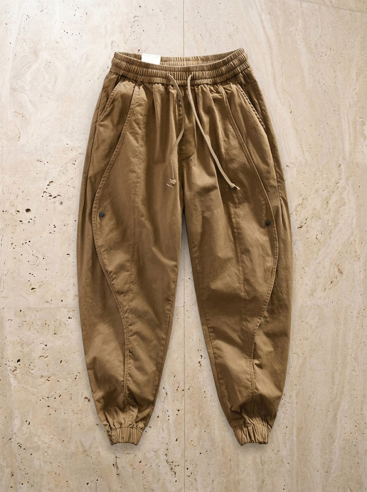 Marrom | Calça jogger de algodão Guimarães marrom – peça sozinha vista de cima