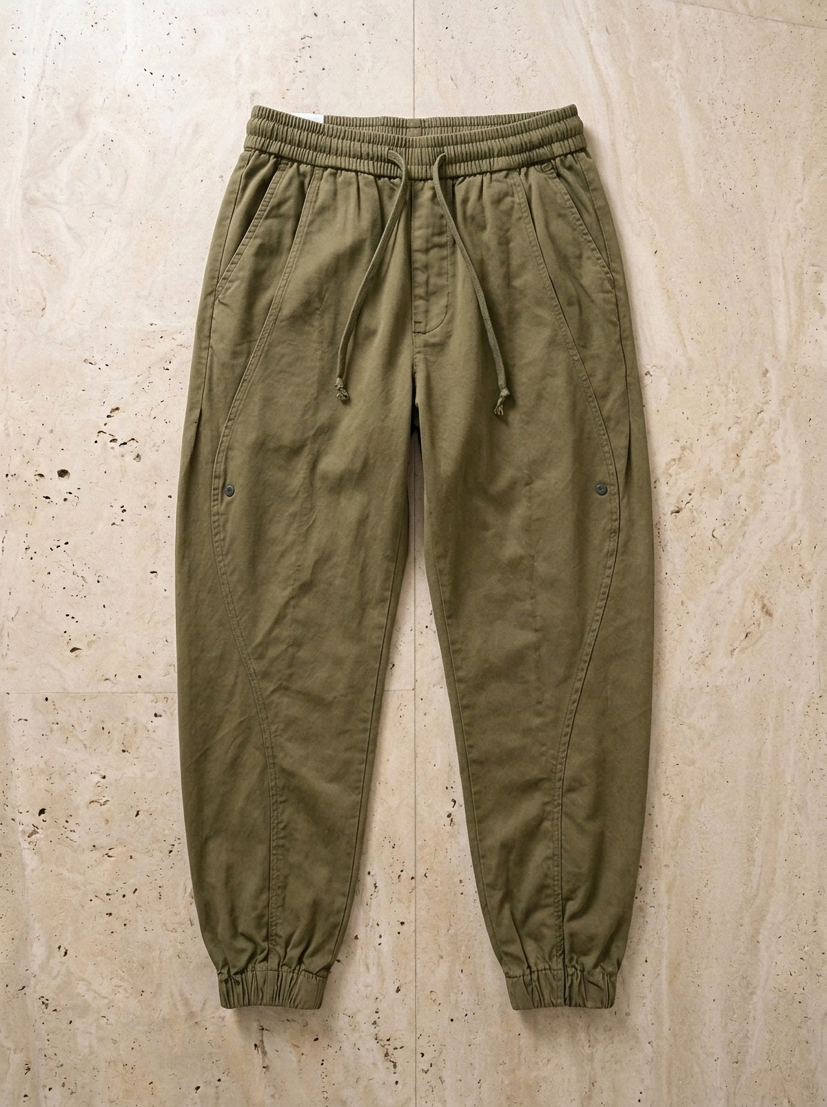 Verde | Calça jogger de algodão Guimarães verde – peça sozinha vista de cima