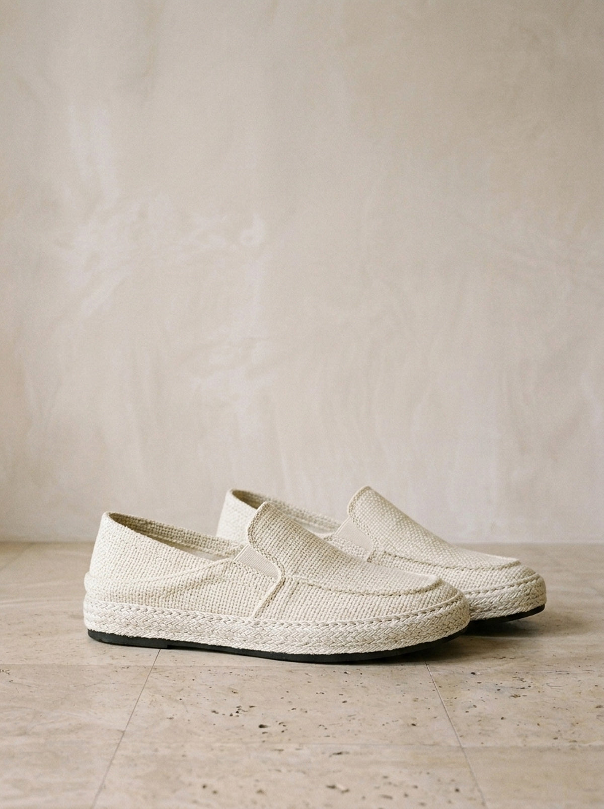 Bege | Mocassim espadrille Haarlem bege – par de lado, foto de produto