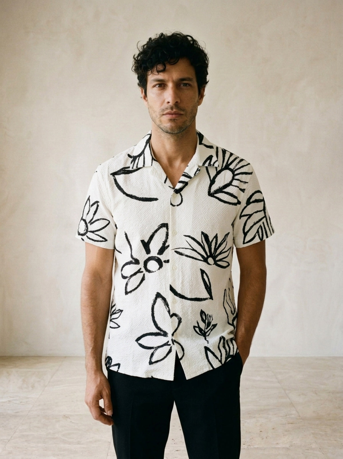 Branco | Camisa estampada floral Hallstatt branco – vista de frente, recorte próximo