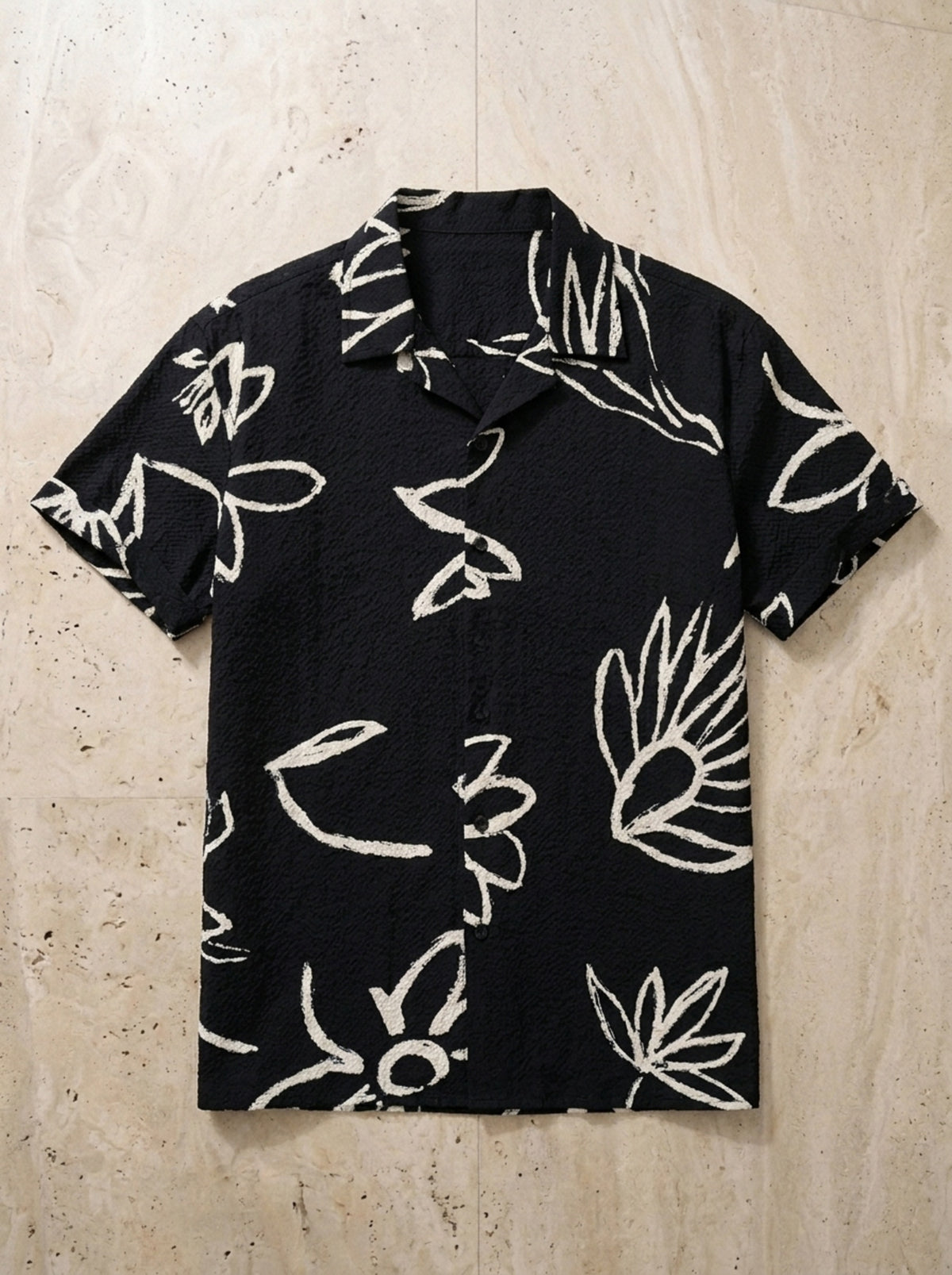 Preto | Camisa estampada floral Hallstatt preto – peça sozinha vista de cima