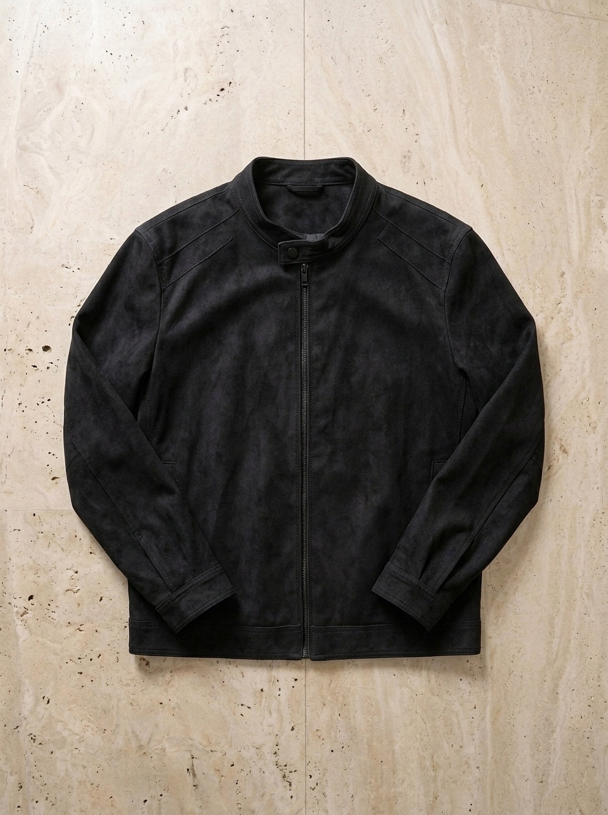 Preto | Jaqueta bomber de camurça Helsinque preto – peça sozinha vista de cima