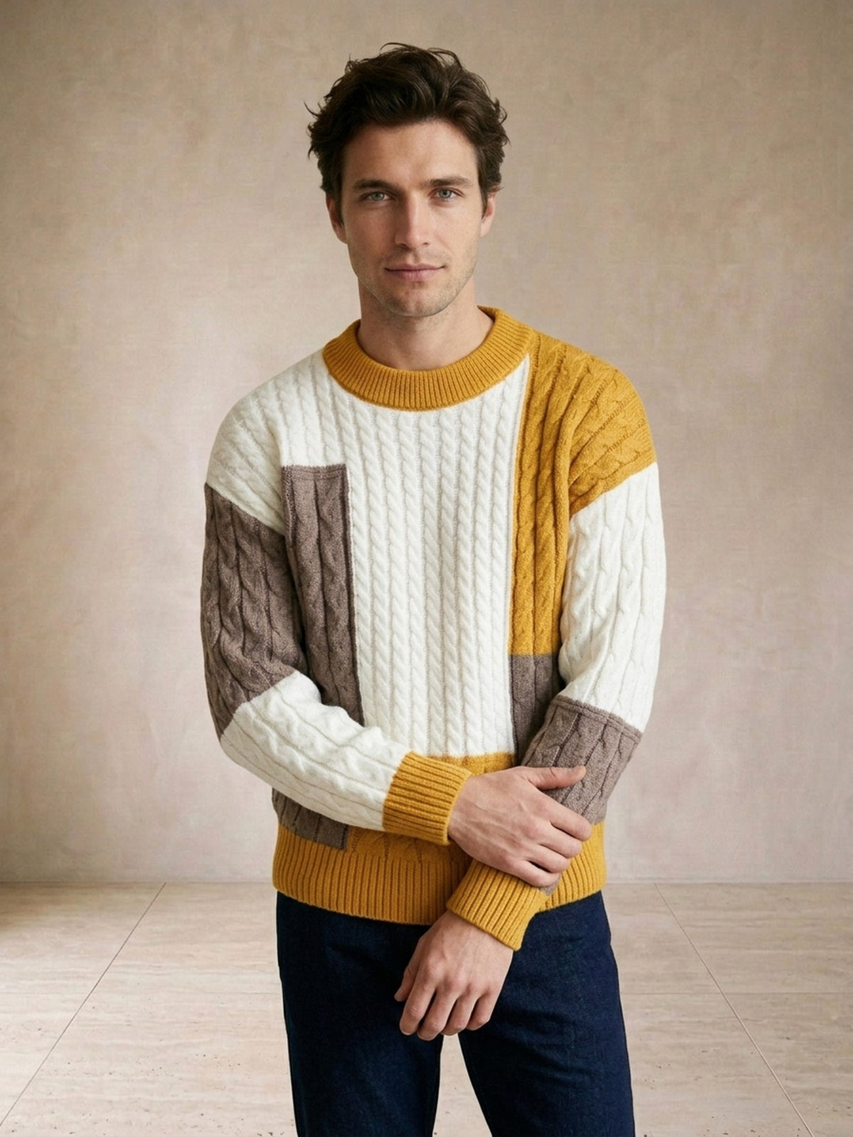 Amarelo | Suéter de tricô patchwork Sartong Iseltwald amarelo – vista de frente, recorte próximo
