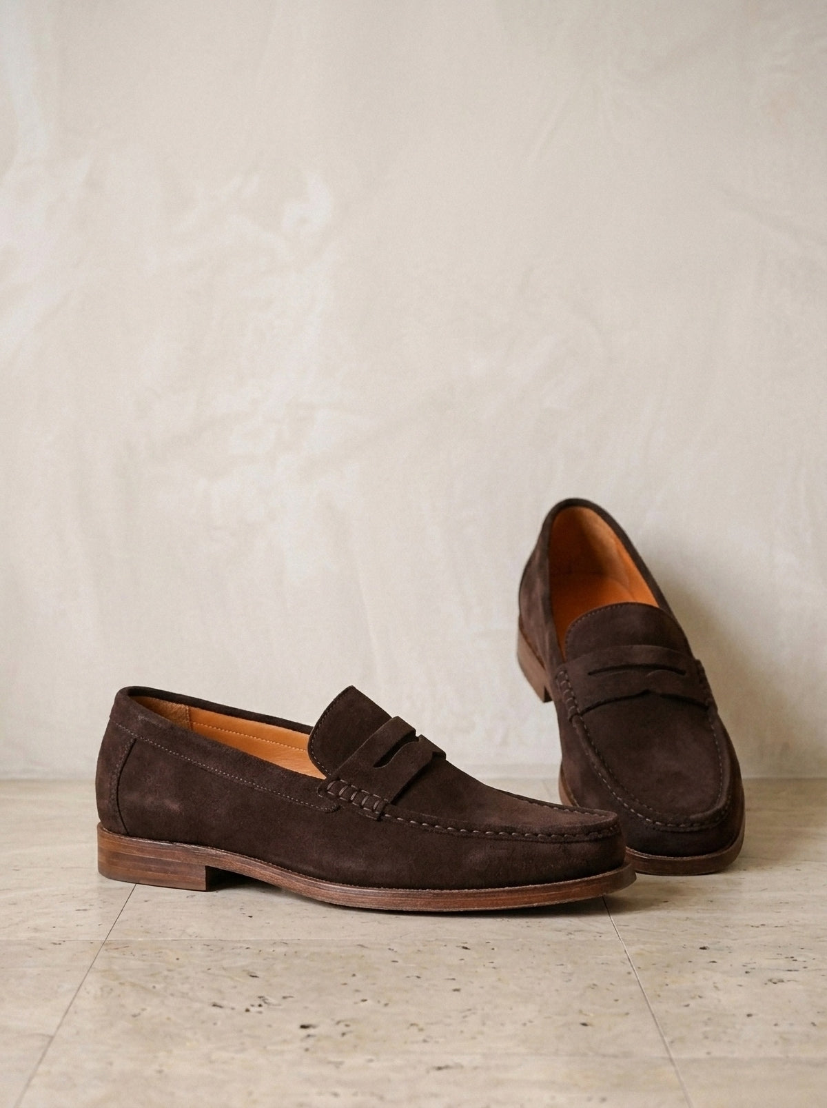 Café | Penny loafer de camurça Kalamata café – par de lado, foto de produto
