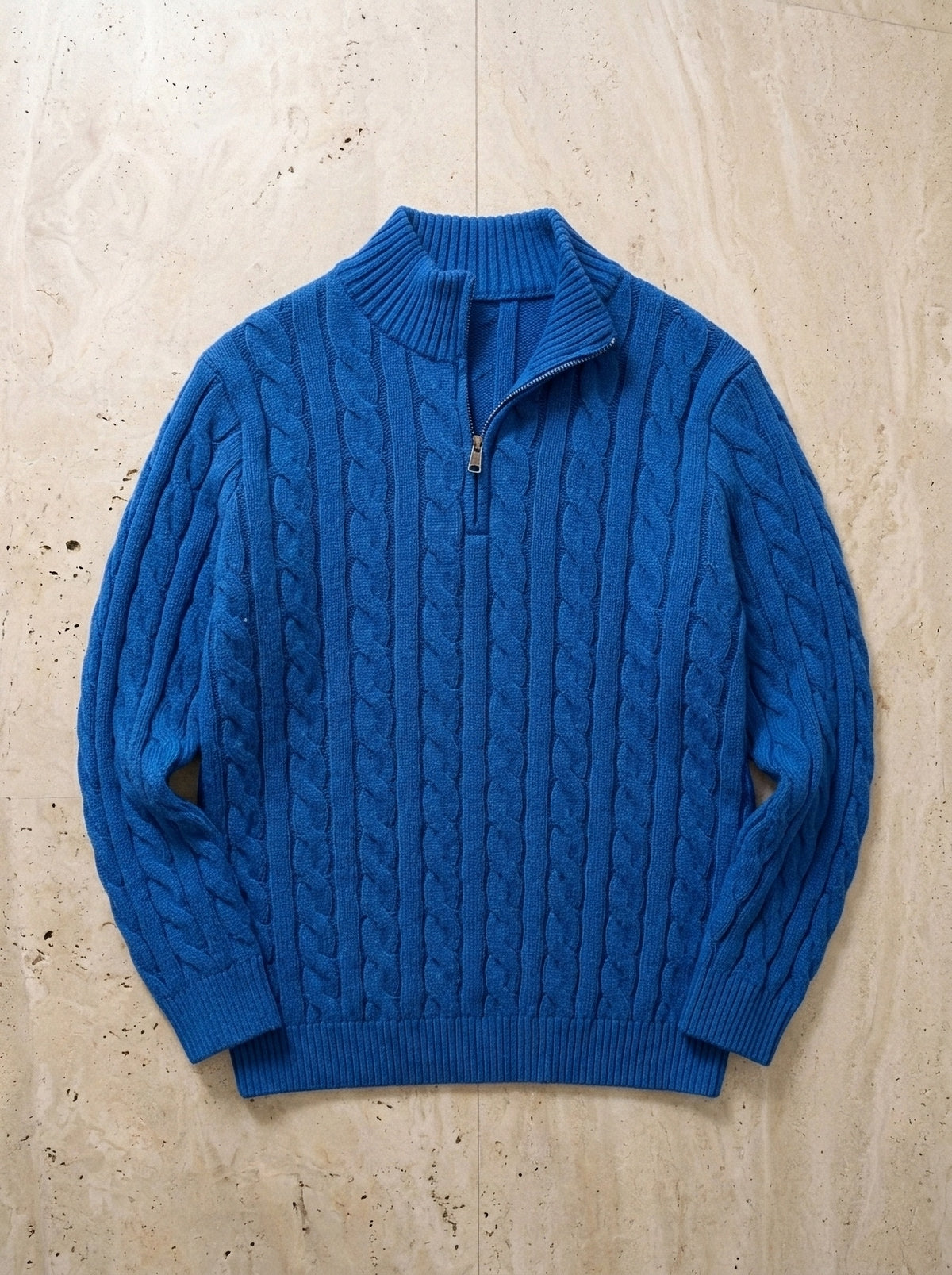 Azul | Suéter de tricot fino Kandersteg azul – peça sozinha vista de cima