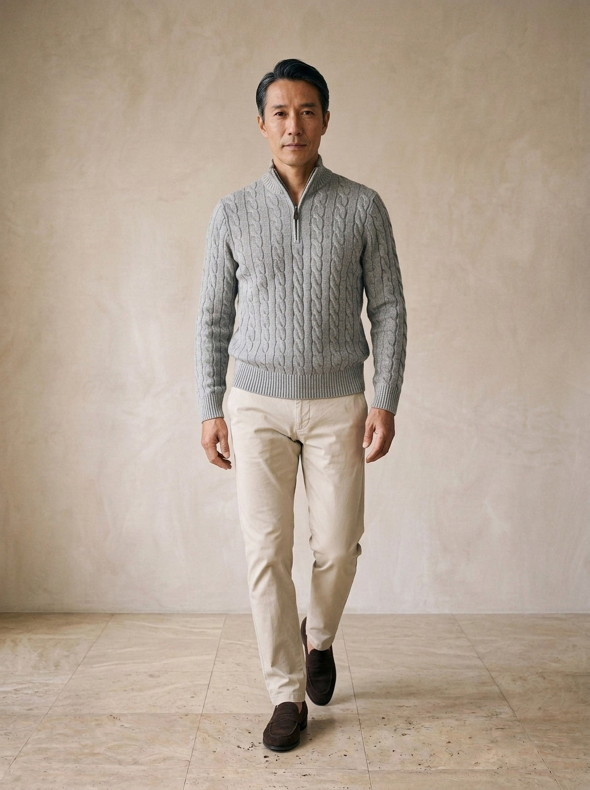 Cinza | Suéter de tricot fino Kandersteg cinza – corpo inteiro, modelo caminhando