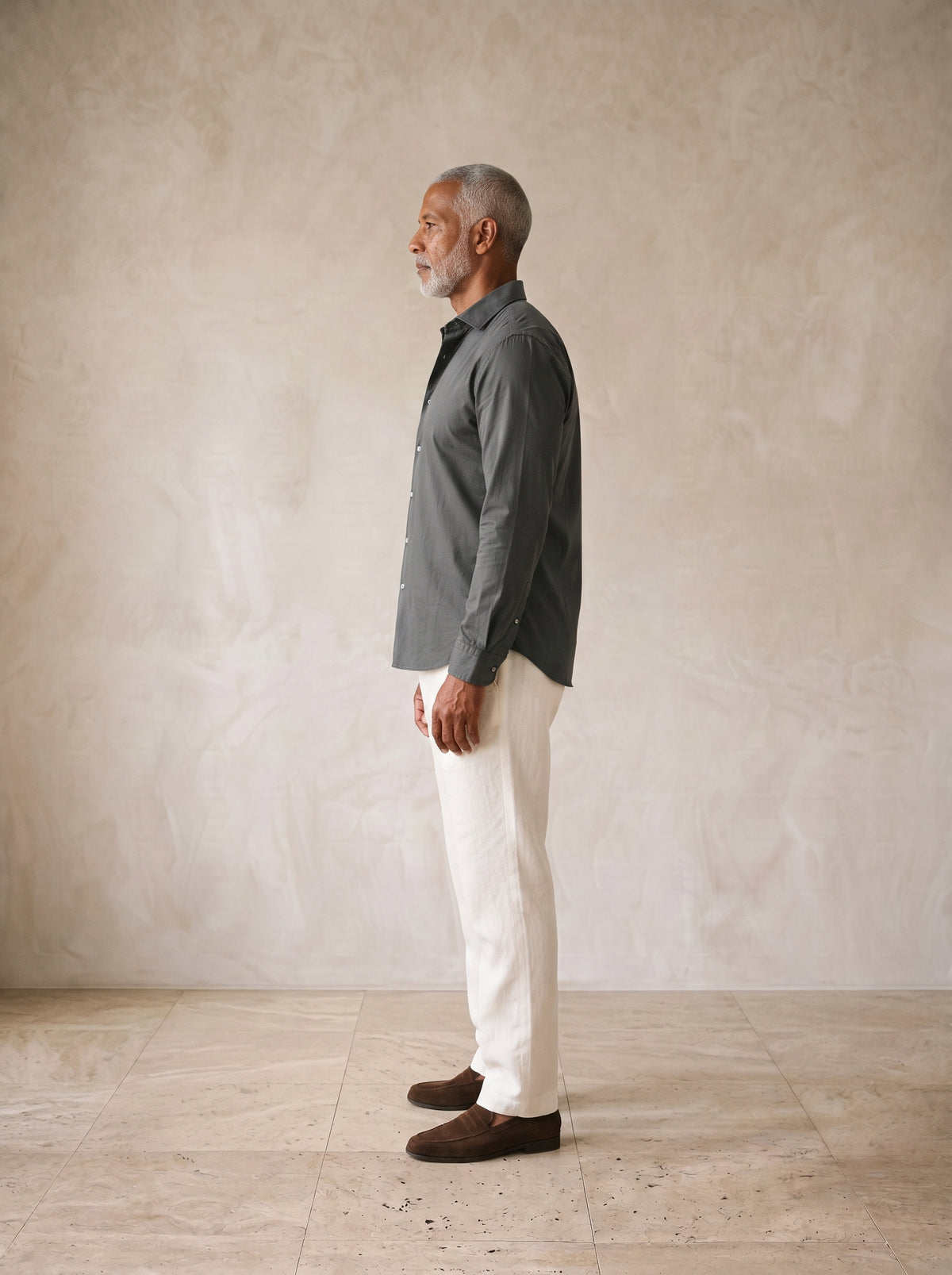 Cinza-escuro | Camisa lisa manga longa Kilkenny cinza-escuro – vista de perfil