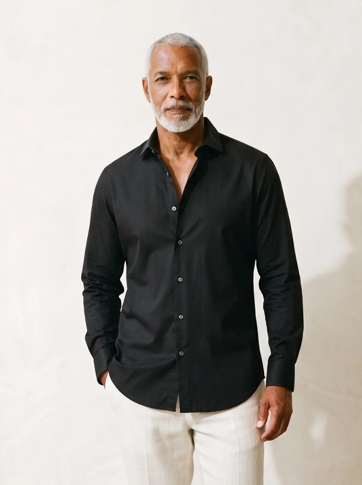 Preto | Camisa lisa manga longa Kilkenny preto – vista de frente, recorte próximo