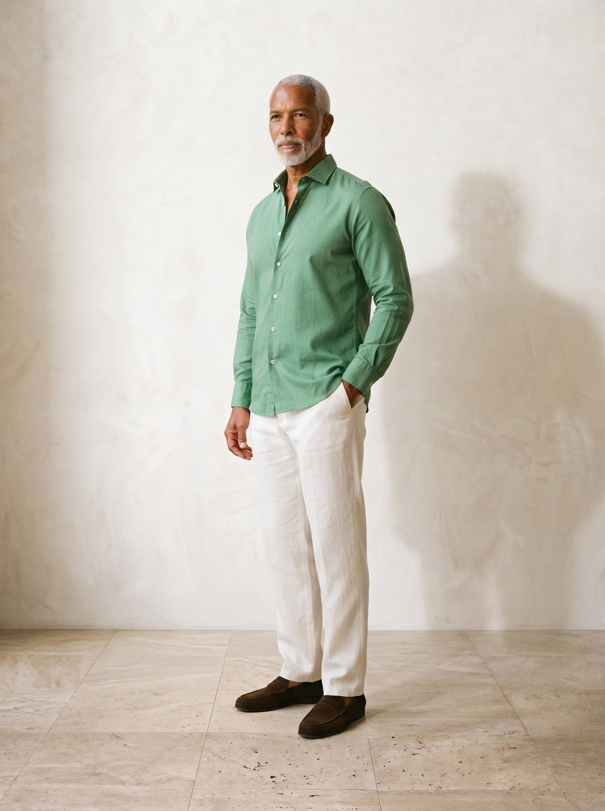 Verde | Camisa lisa manga longa Kilkenny verde – vista três quartos