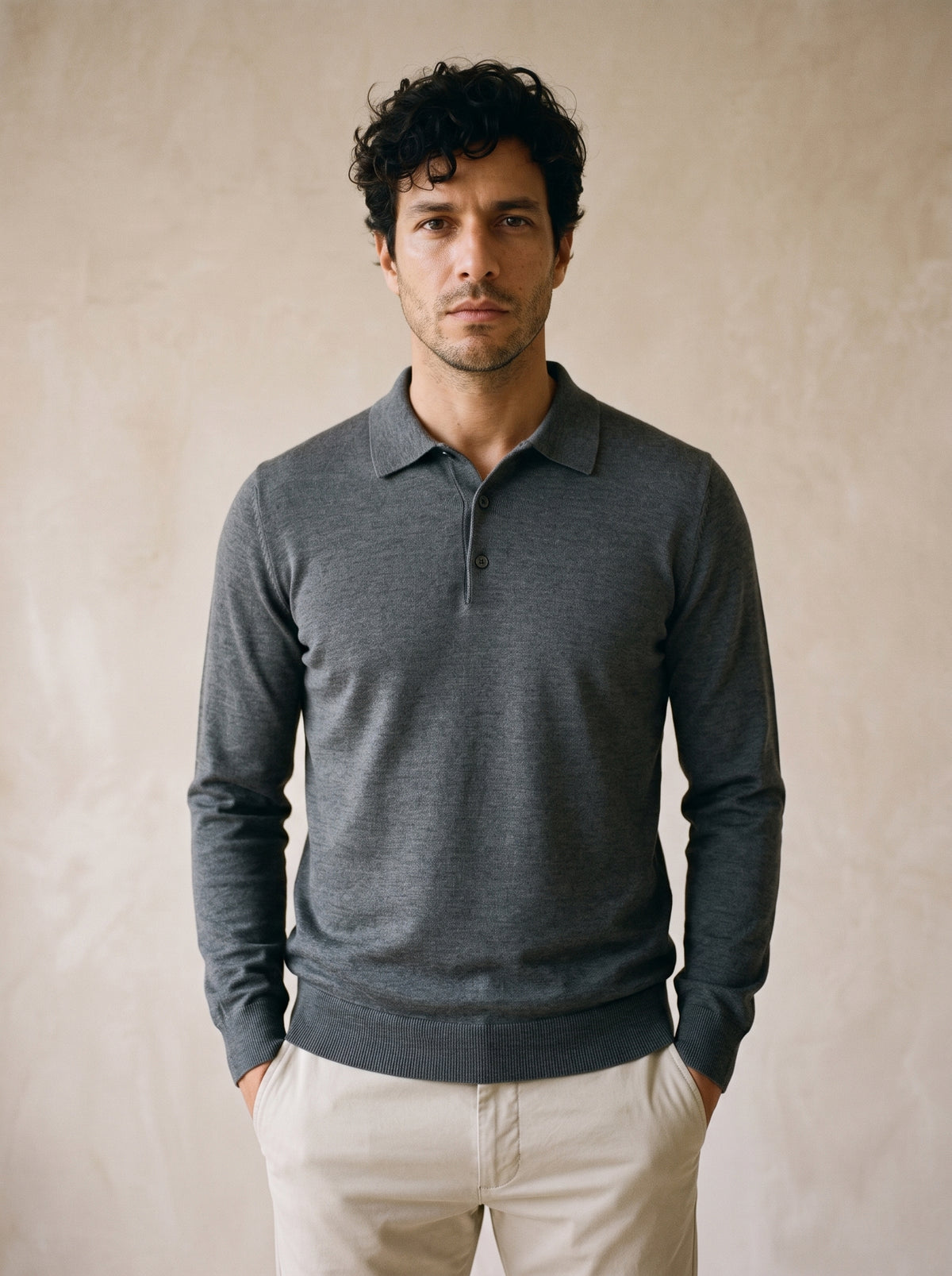 Cinza-escuro | Camisa polo de tricot Killarney cinza-escuro – vista de frente, recorte próximo