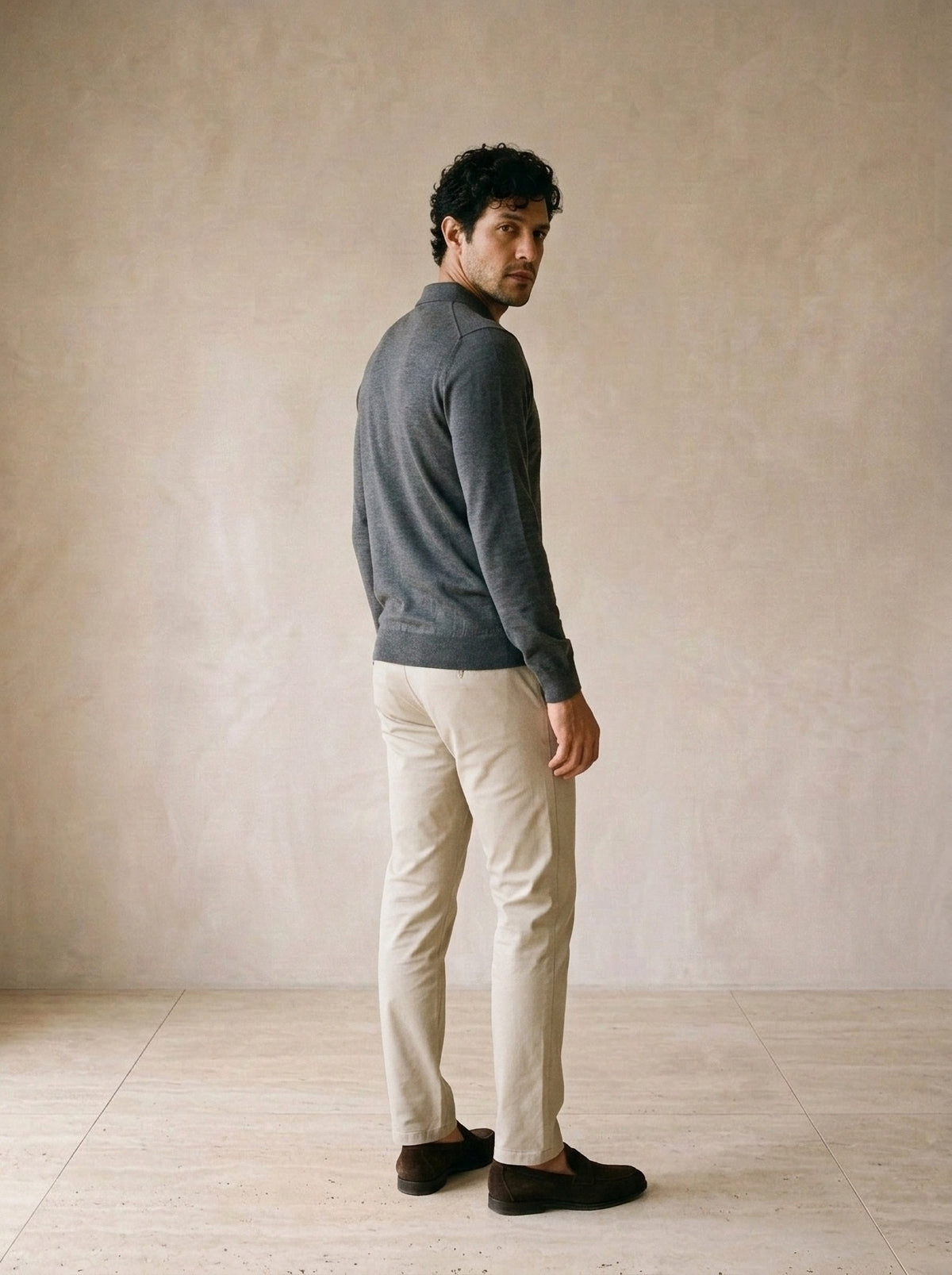 Cinza-escuro | Camisa polo de tricot Killarney cinza-escuro – costas, olhando por cima do ombro