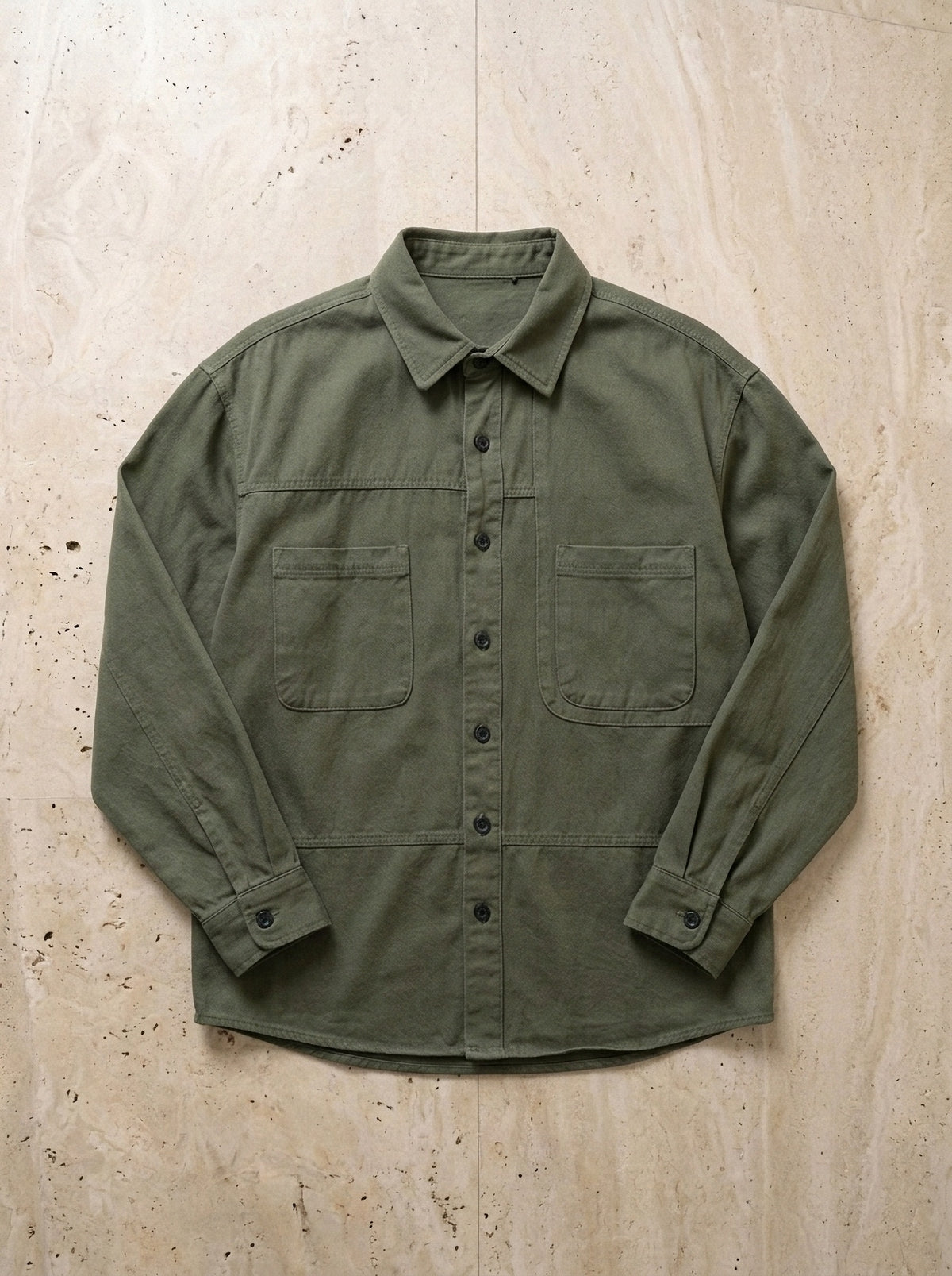 Verde-militar | Camisa de algodão Kristiansand verde-militar – peça sozinha vista de cima