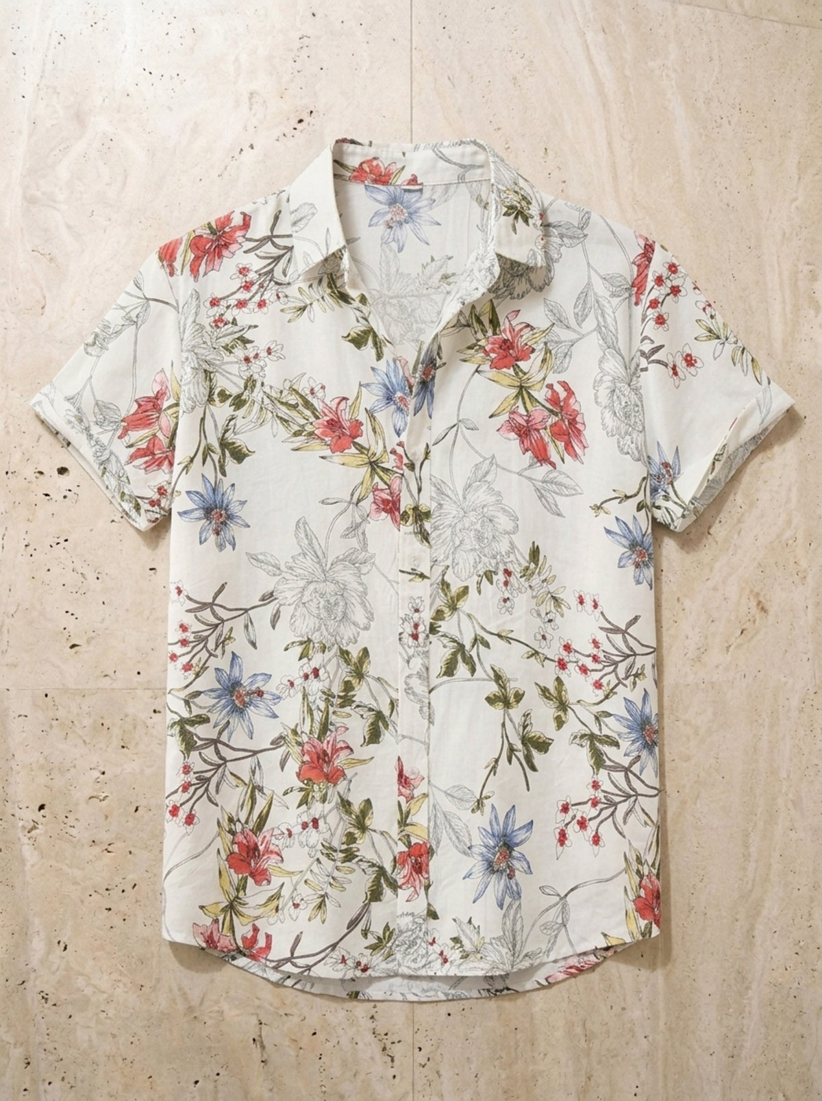 Camisa floral Krumlov – peça sozinha vista de cima